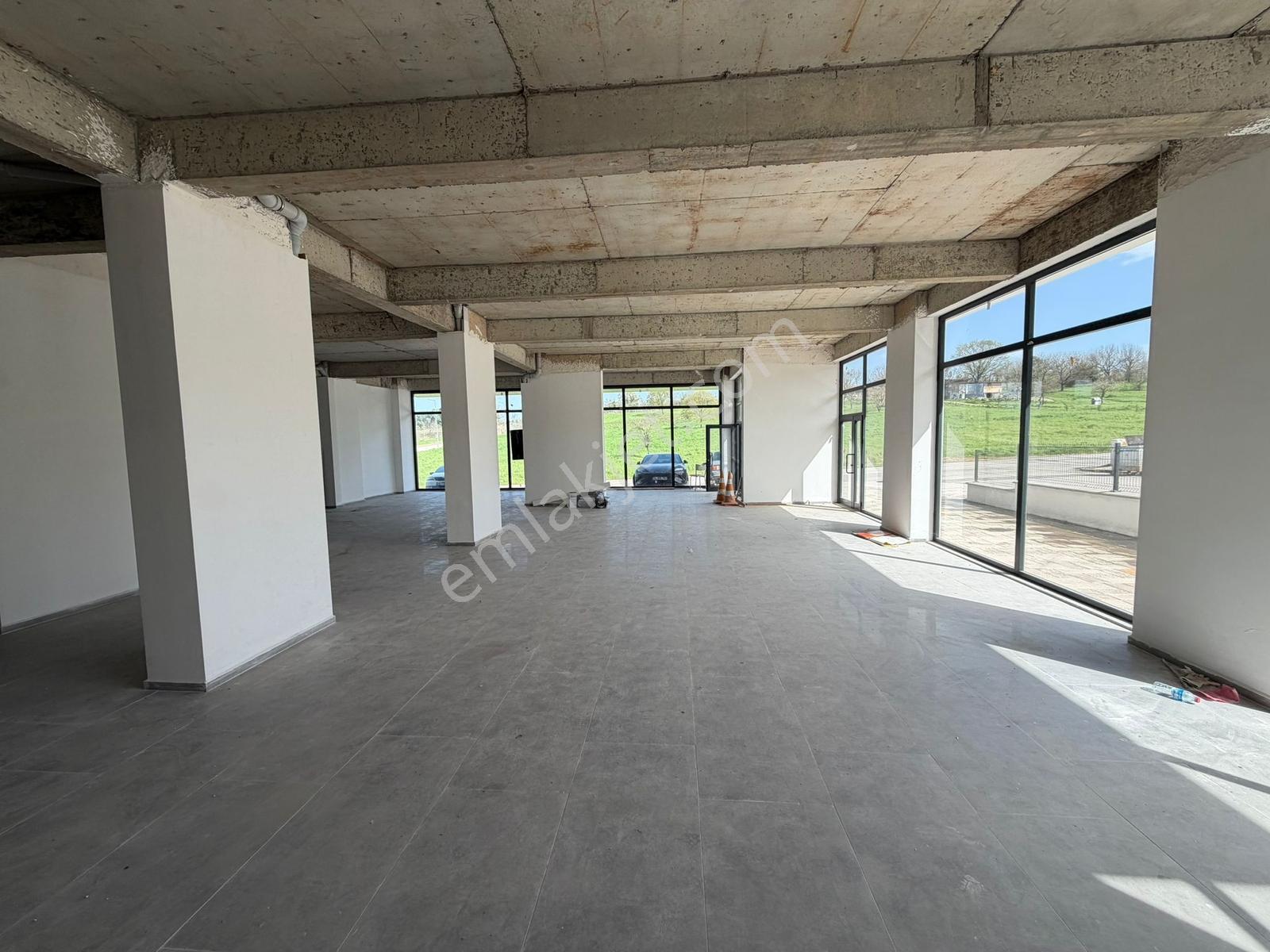 Başiskele Belediye Yakınında 360 M2 Yeni Bina Kiralık Dükkan - Görsel 9