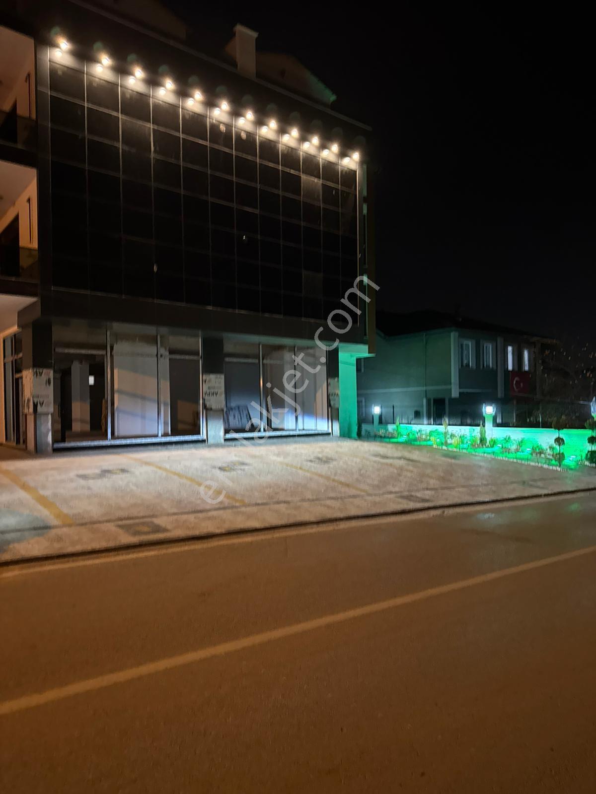 Başiskele Belediye Yakınında 360 M2 Yeni Bina Kiralık Dükkan - Görsel 6