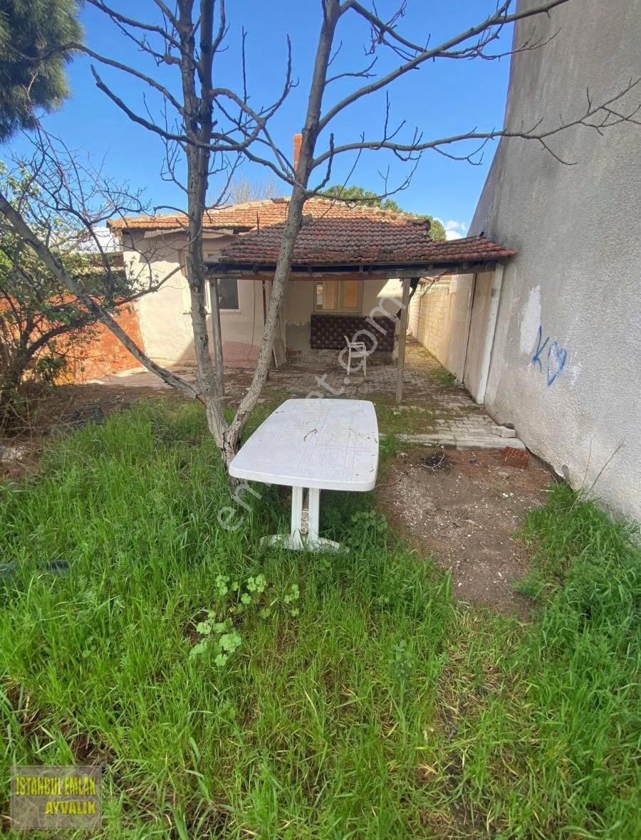 Altınova Merkezde Konut İmarlı İçinde Evi Bulunan Arsa