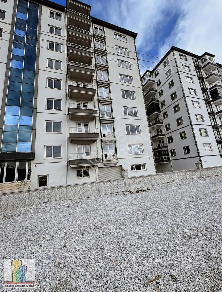 Şuhut Yolu Üzeri Satılık 3+1 Daireler: Yeni Yaşam Fırsatı