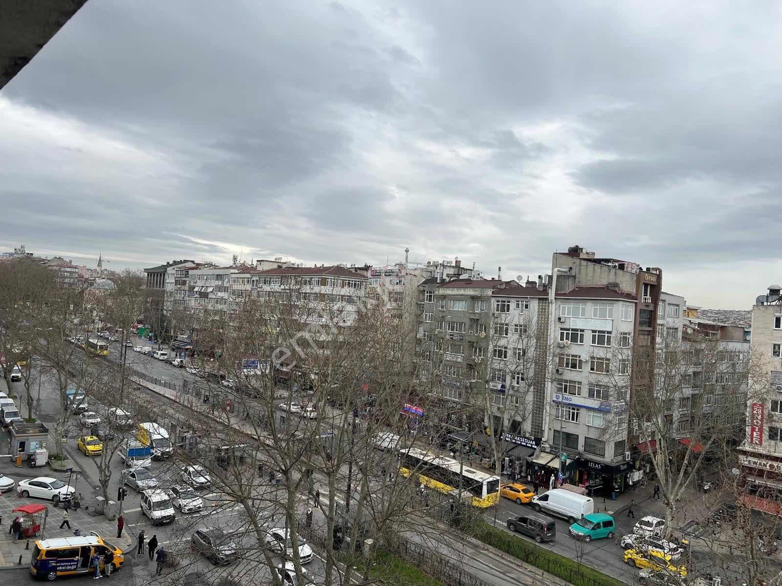 Laleli Meydan' Da | Tramvay Durağın Dibinde | Kiralık Ofis