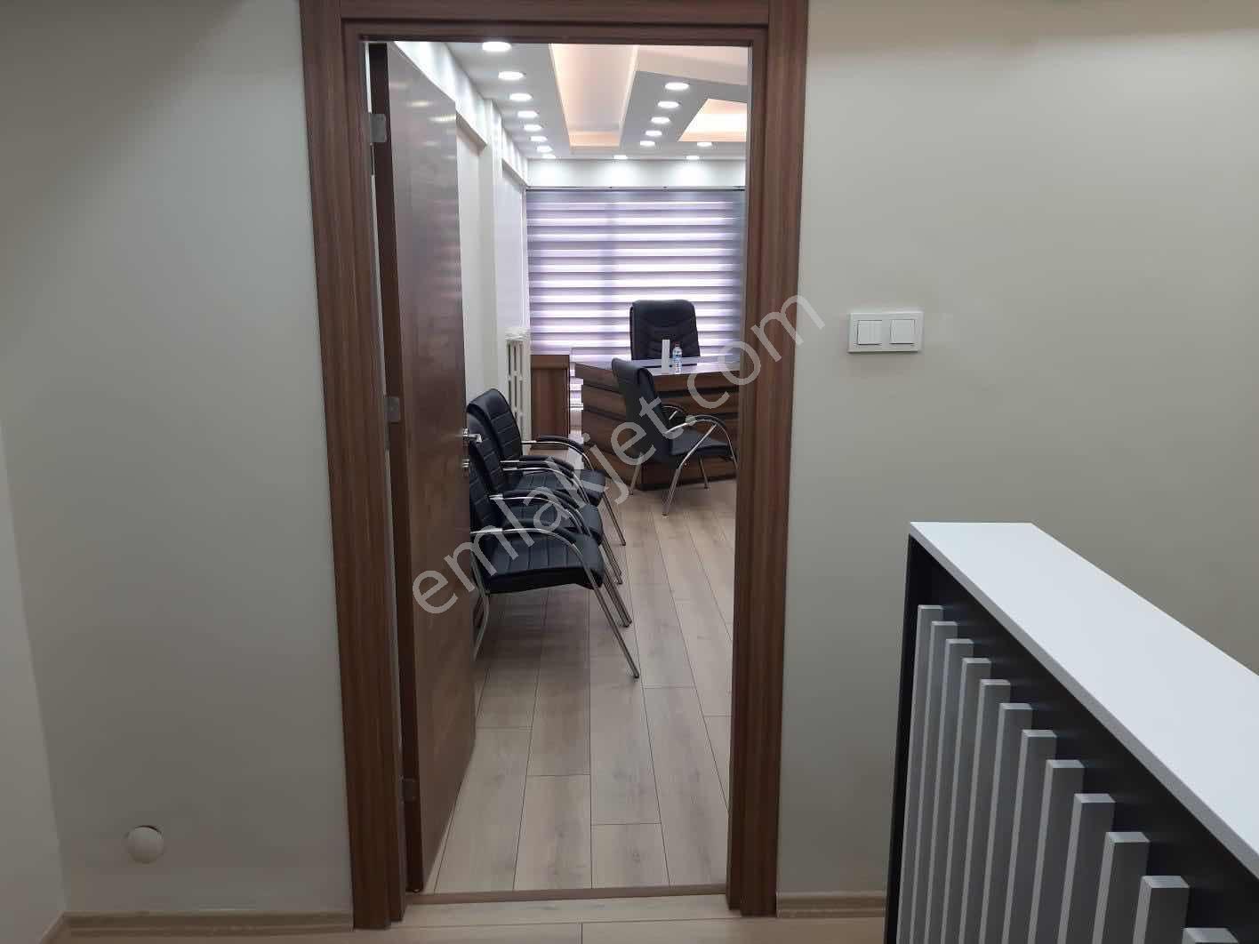 Laleli Meydan' Da | Tramvay Durağın Dibinde | Kiralık Ofis - Görsel 4