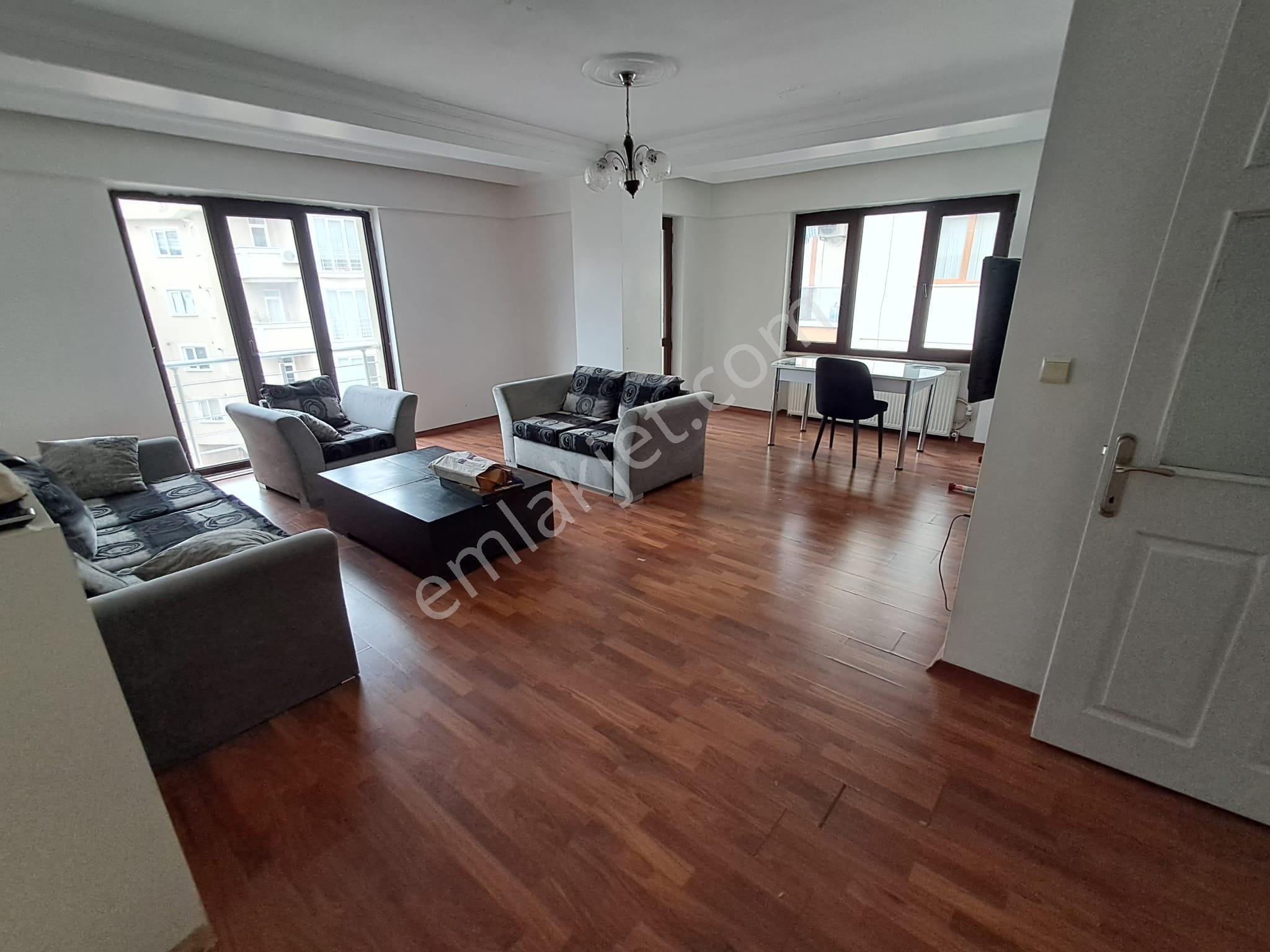 Ataşehir İnönüde Yurtsever Caddesi Üzerinde 130m2 3+1 Arakat