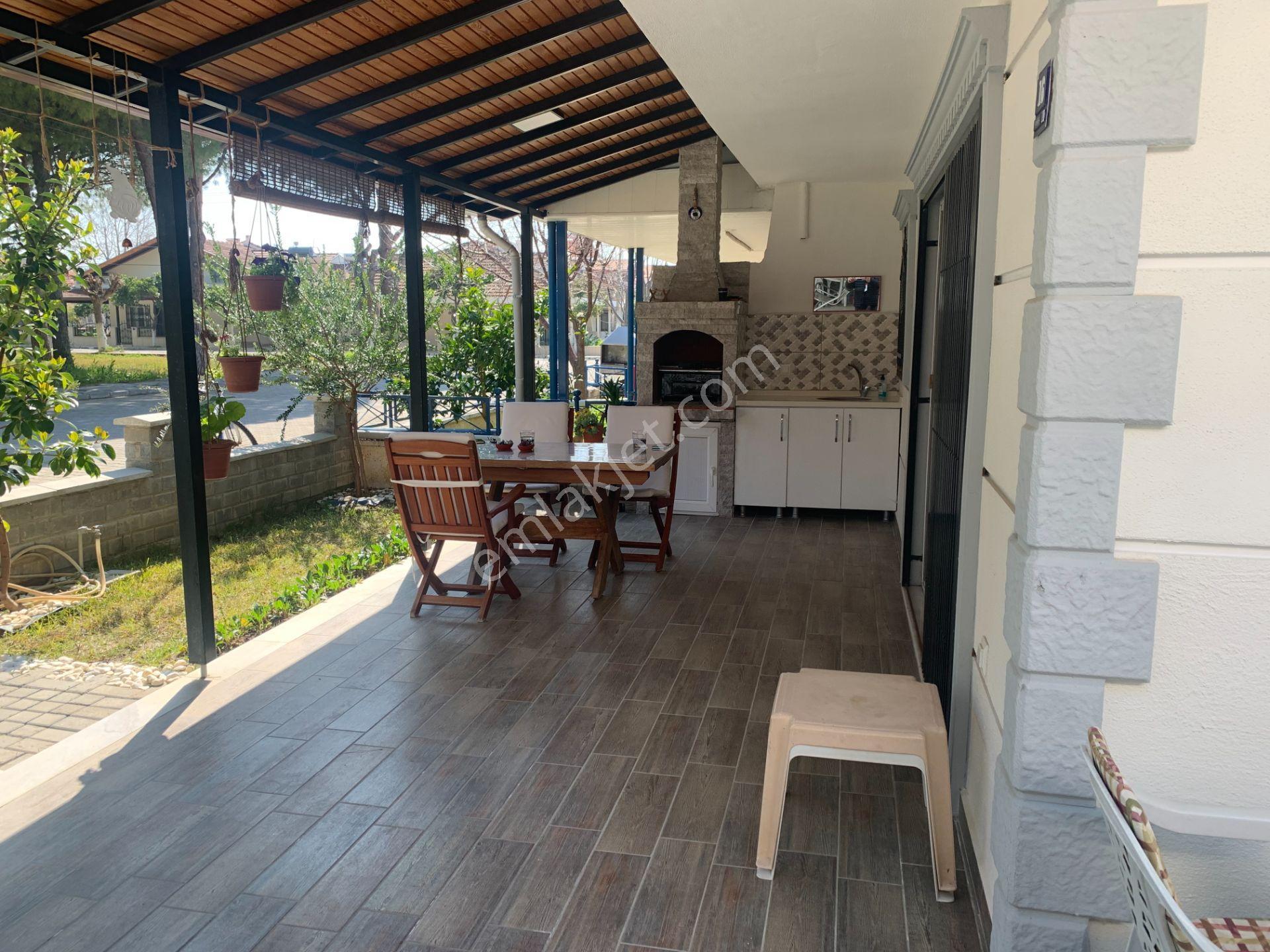 Murat Kuntker’den, Kuşadası, Nazilli Sitesi’nde Satılık, Tadilatlı 2+1 Villa - Görsel 9