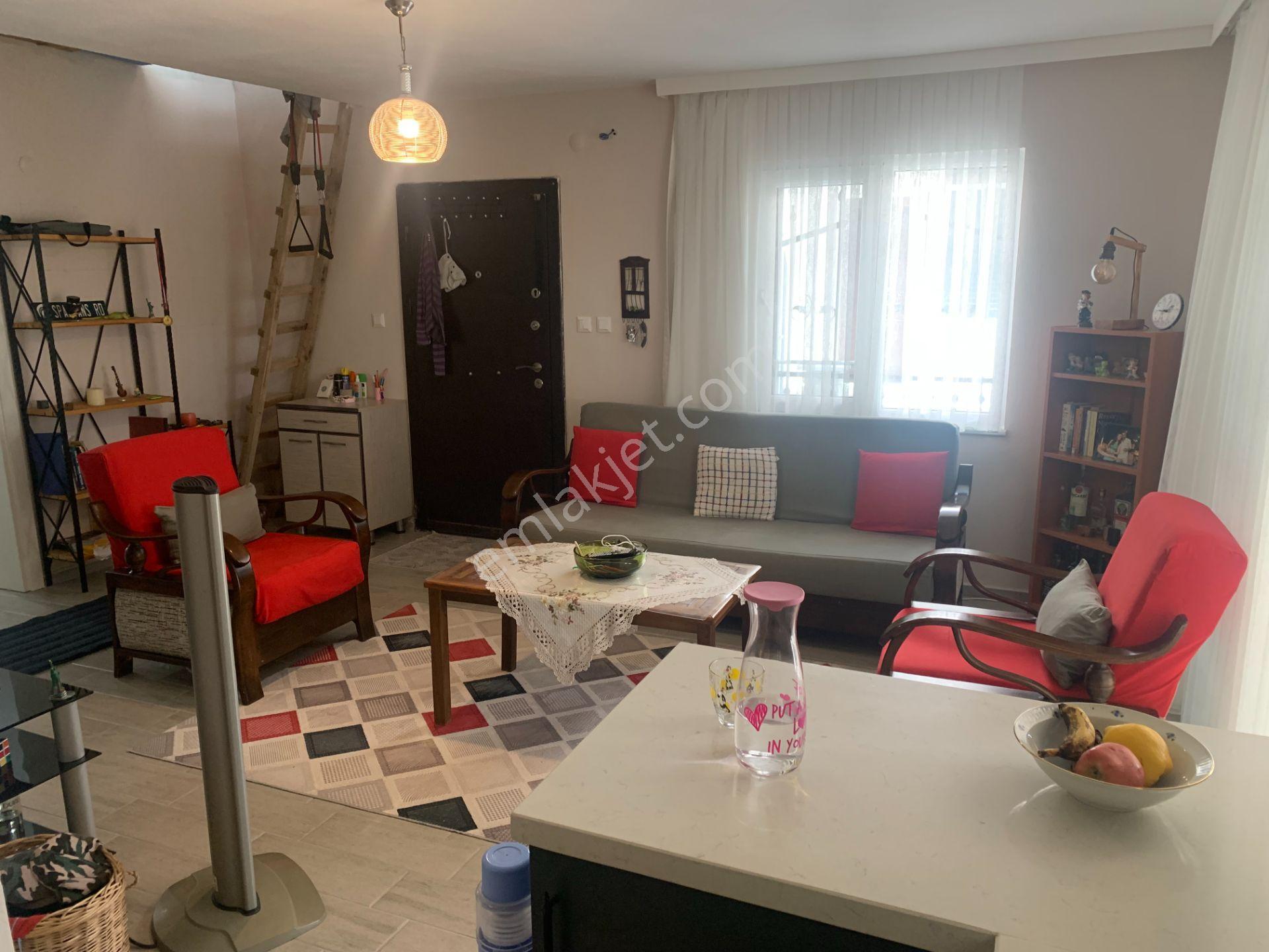 Murat Kuntker’den, Kuşadası, Nazilli Sitesi’nde Satılık, Tadilatlı 2+1 Villa - Görsel 18