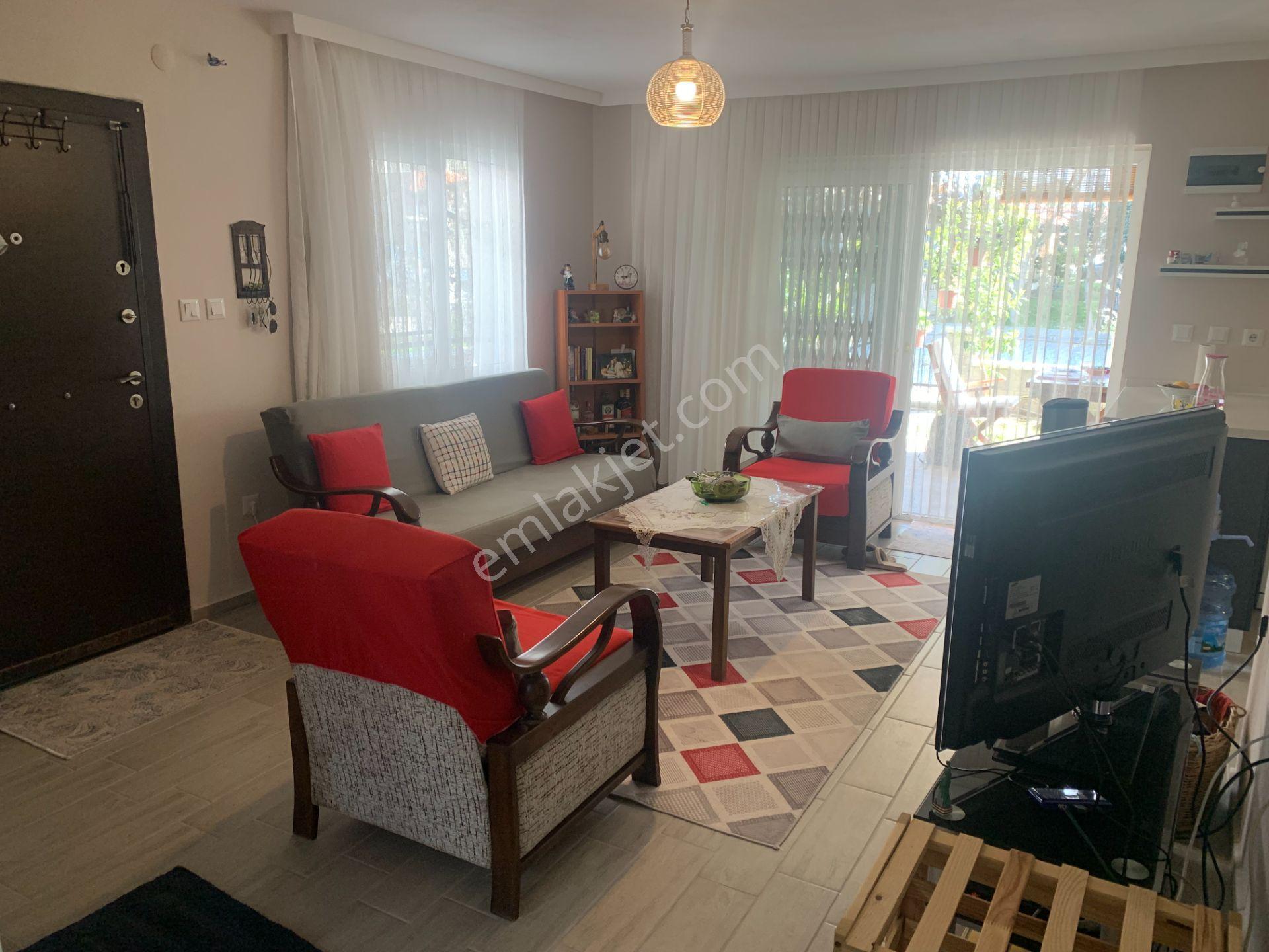 Murat Kuntker’den, Kuşadası, Nazilli Sitesi’nde Satılık, Tadilatlı 2+1 Villa - Görsel 15