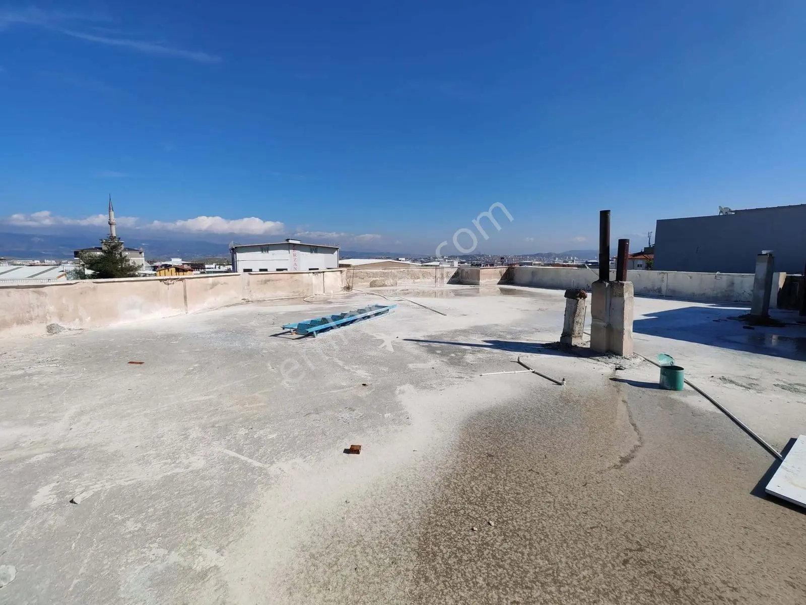 Remax Model Den Akçeşme Camii Yakını Kiralık Atölye & Depo