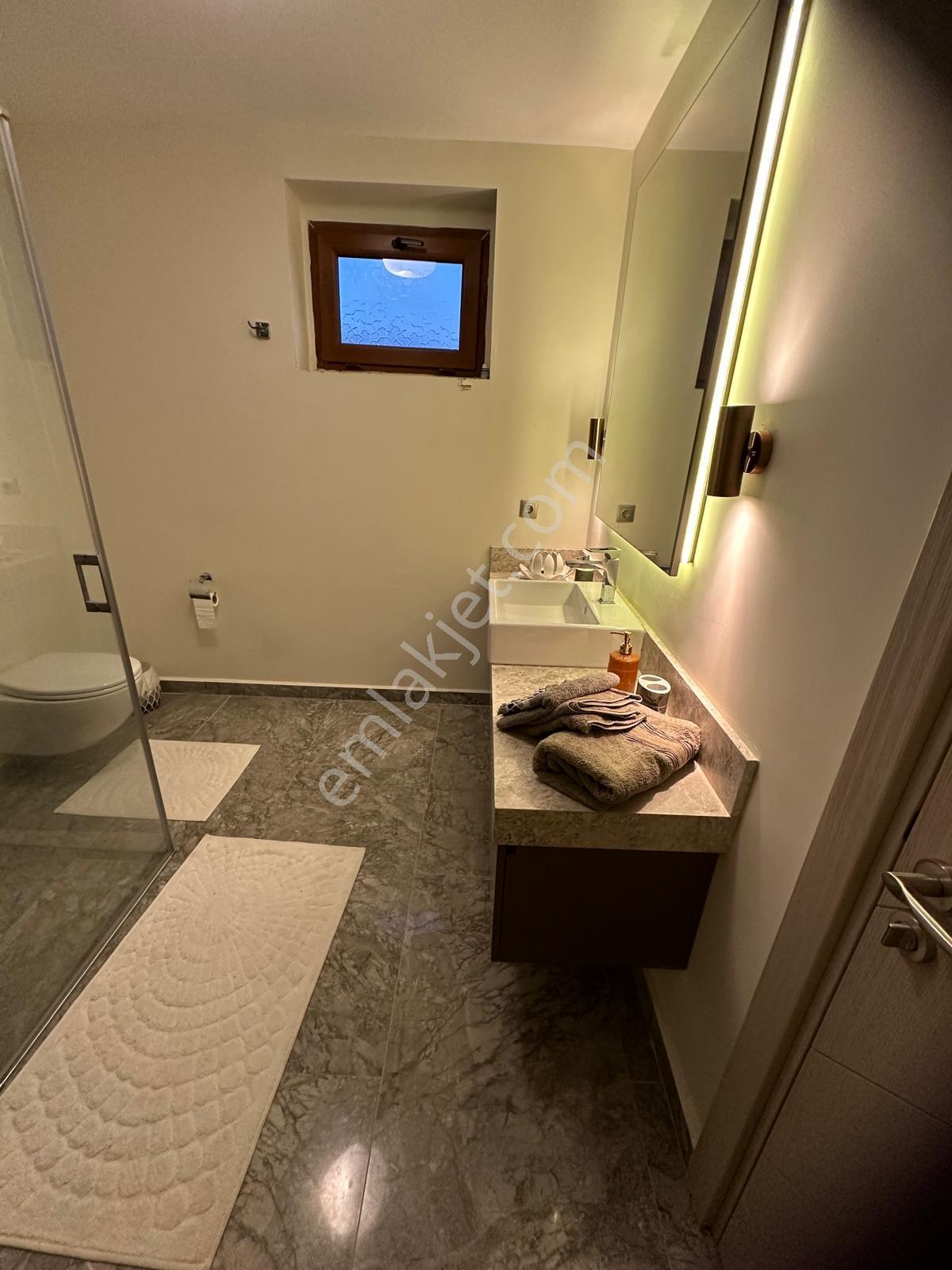 Bodrum Türkbükü'nde Doğa Hanımeli Sitesi Muhteşem 3+1 Kiralık - Görsel 4