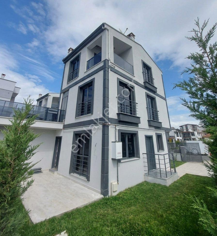 Yeniçiftlik En İyi Lokasyonda Müstakil Bahçeli 4+1 Yazlık Villa - Görsel 11