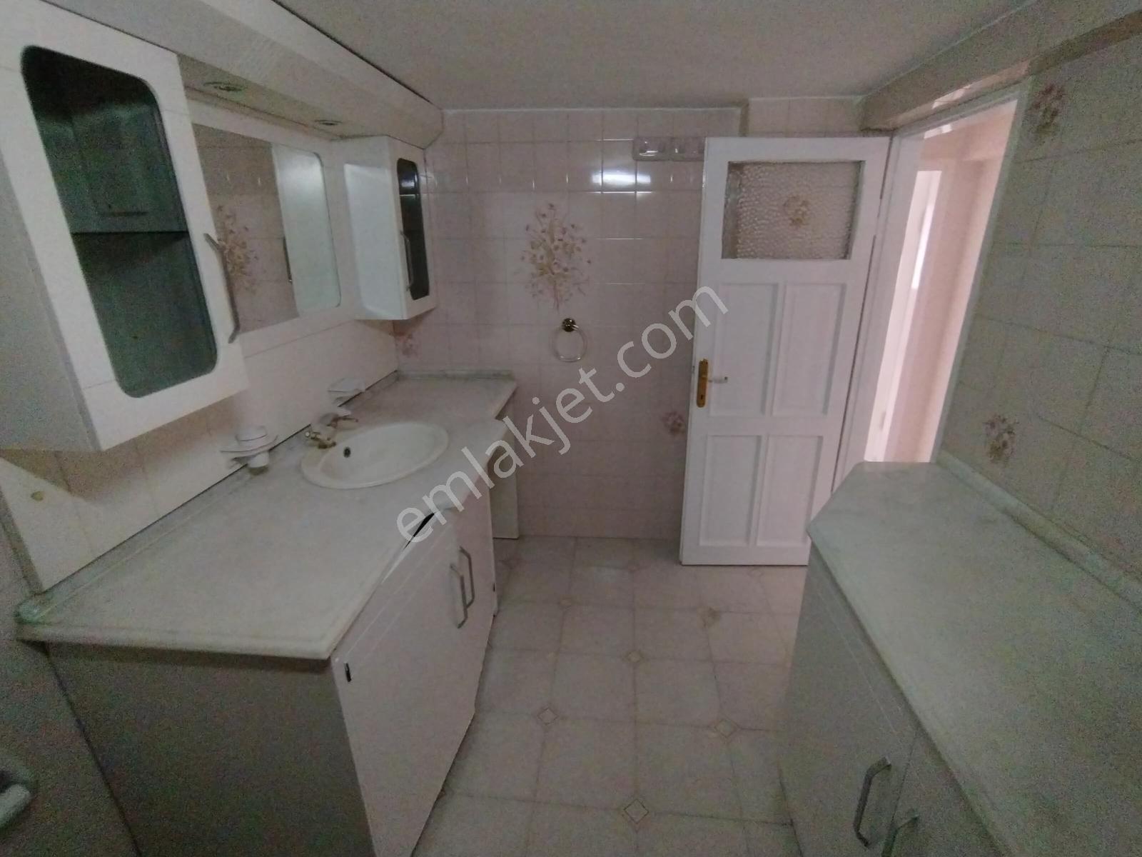 Karşıyaka Girne Bulvarı Yakını 154 M2 Bakımlı 3+1 Daire Ö-19 - Görsel 2