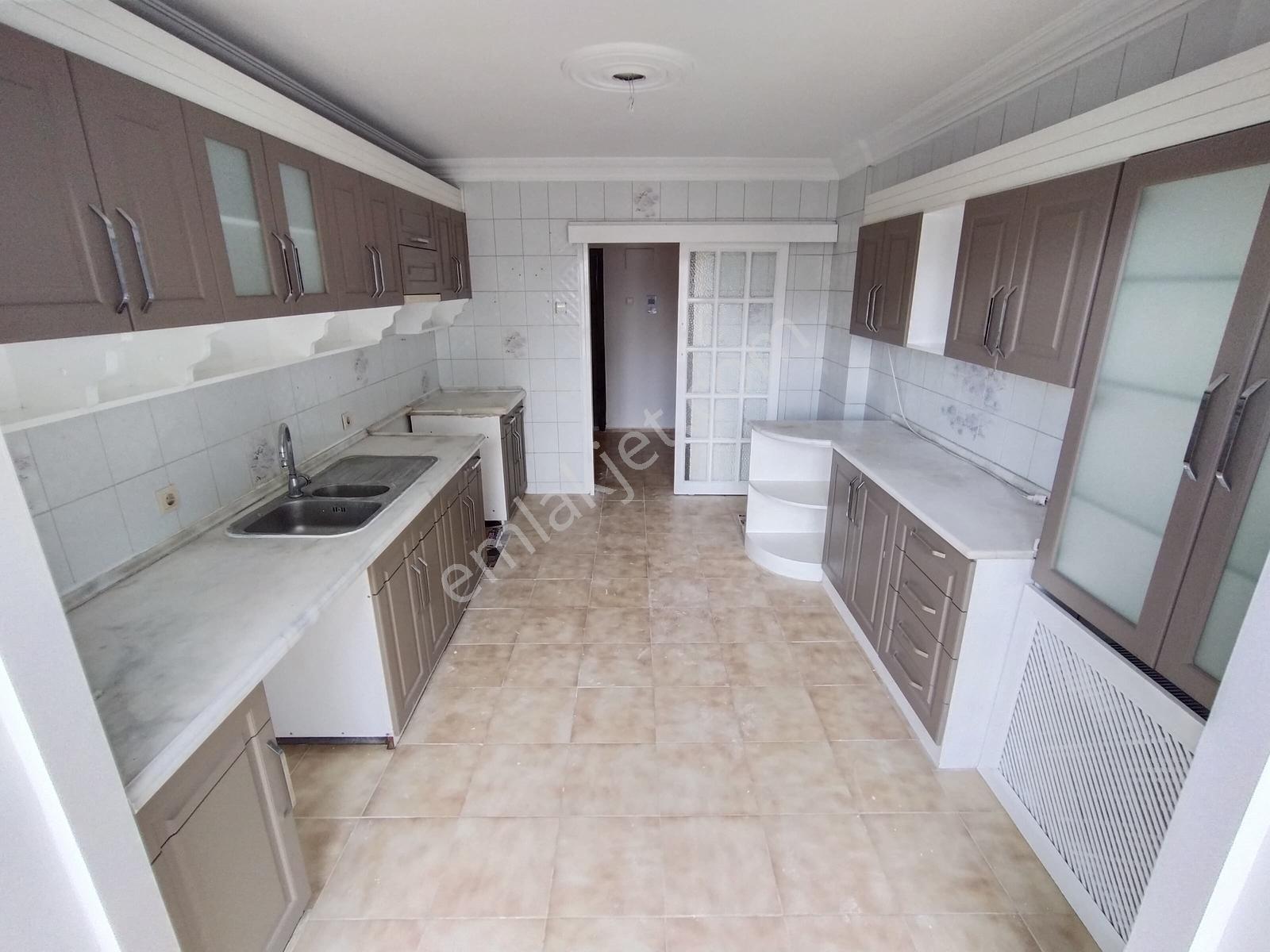 Karşıyaka Girne Bulvarı Yakını 154 M2 Bakımlı 3+1 Daire Ö-19 - Görsel 18