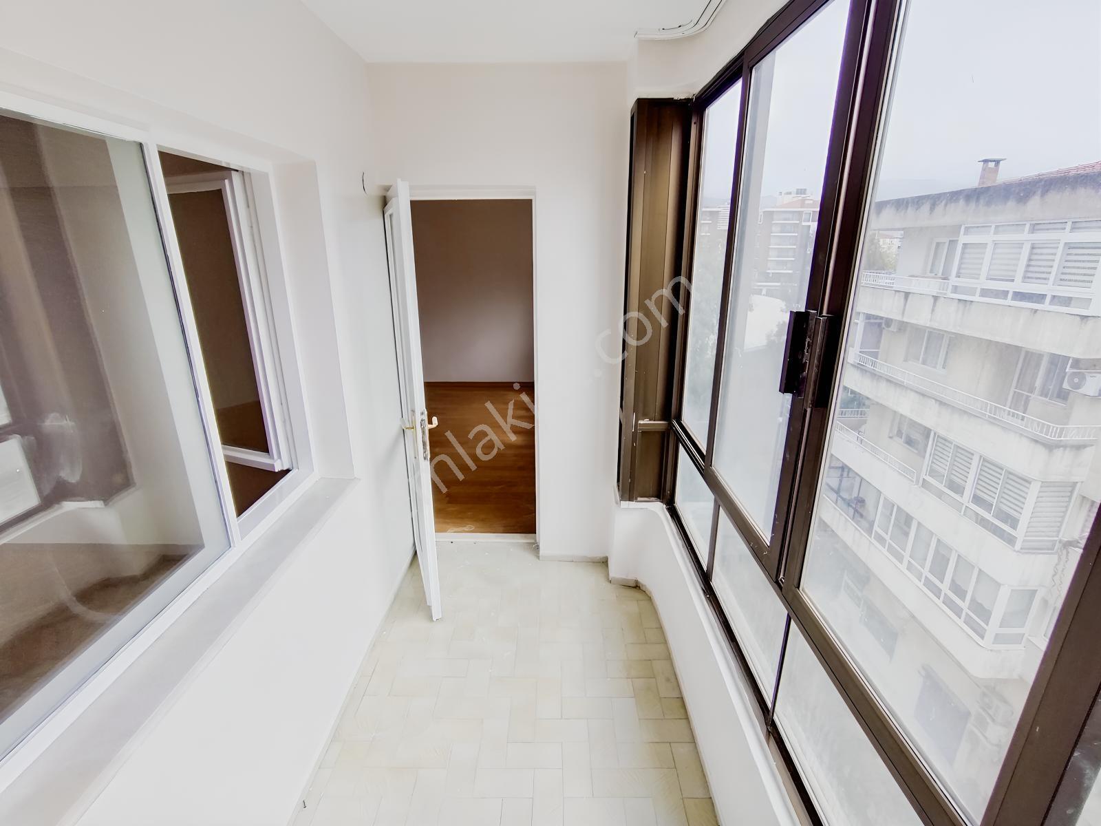 Karşıyaka Girne Bulvarı Yakını 154 M2 Bakımlı 3+1 Daire Ö-19 - Görsel 19
