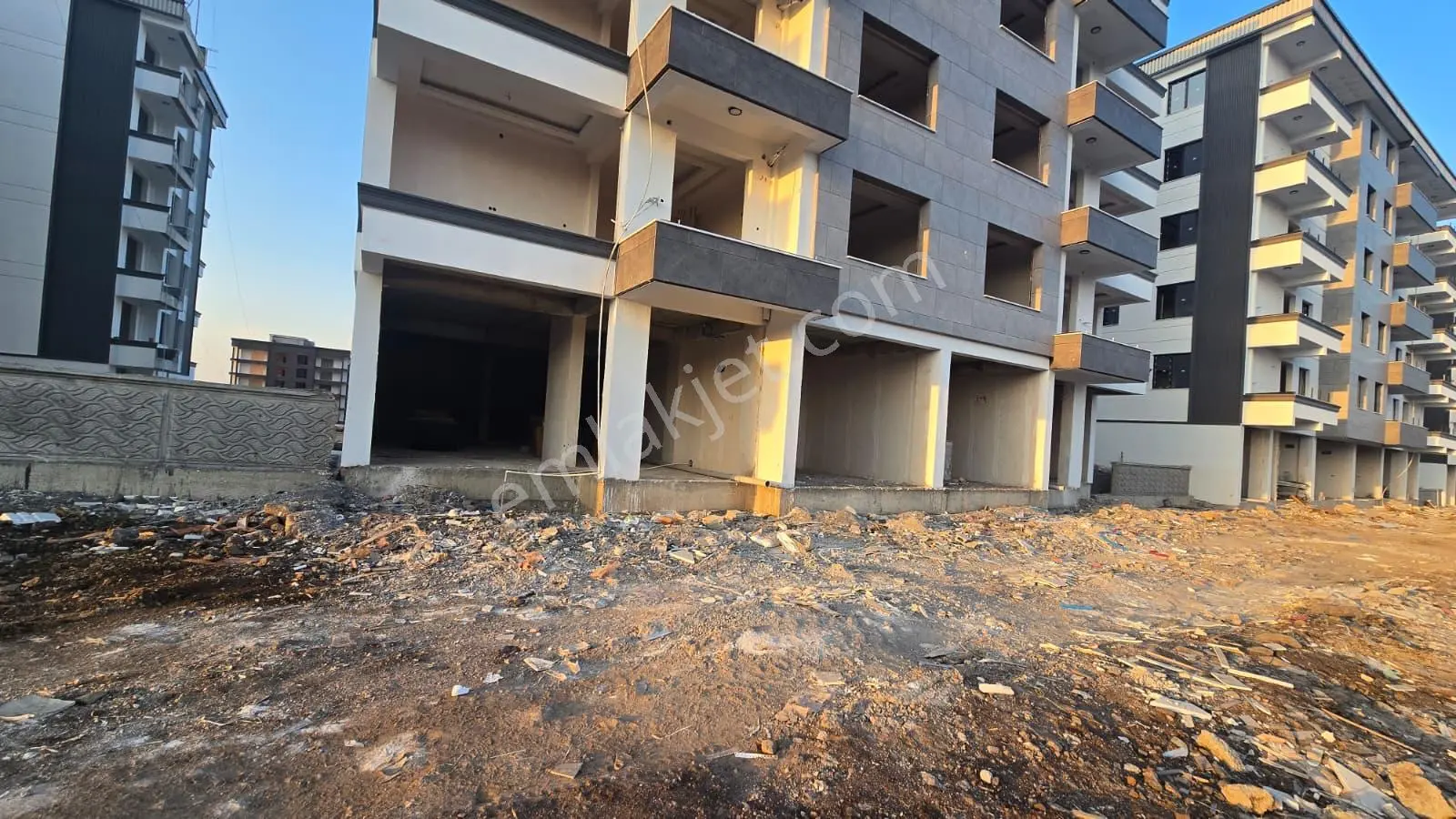 Four Land'den Şehir Hastanesi Bitişiğinde 140 M2 Satılık Dükkan