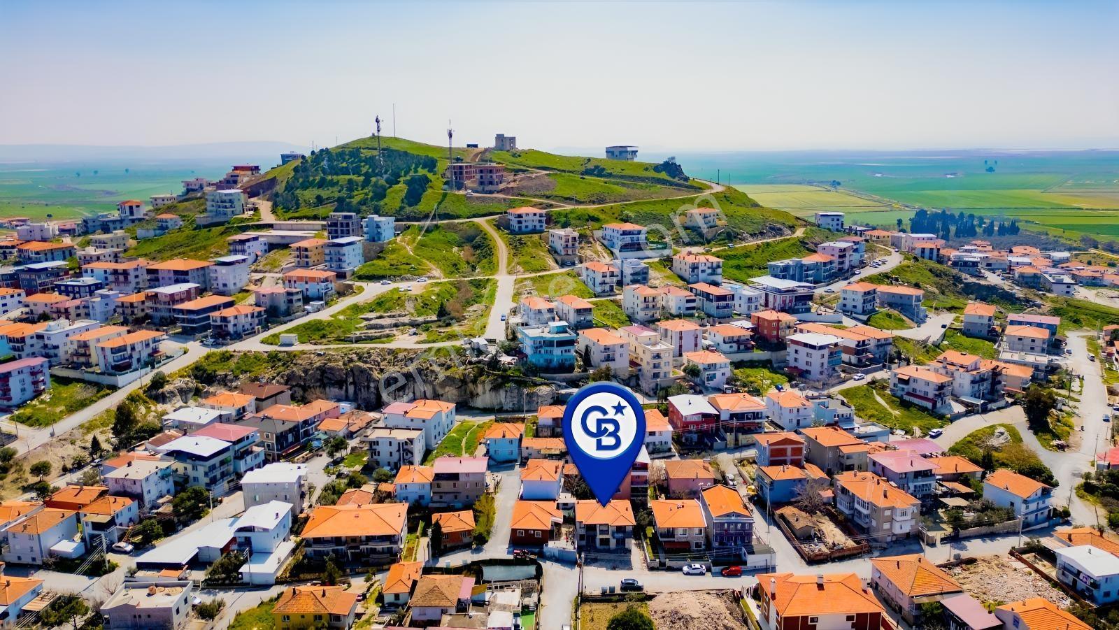 Foça Kazım Dirik Mah. Merkezi Konumda Satılık 1+1 Daire