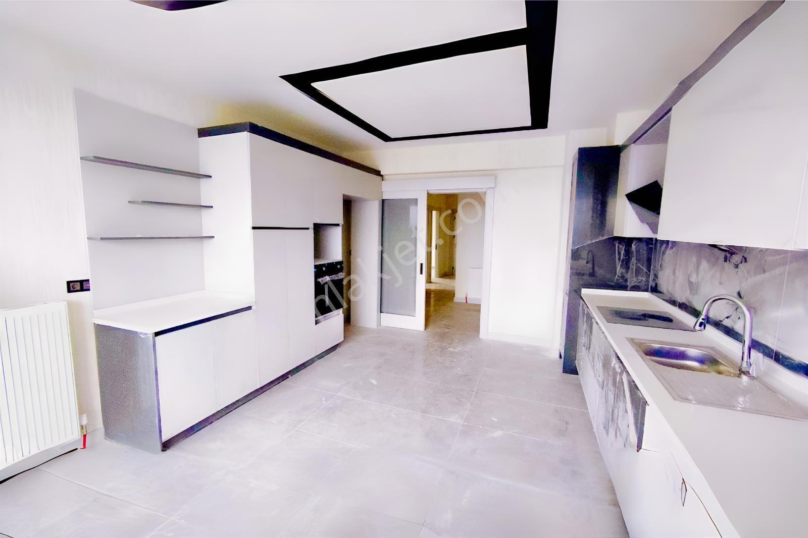 Kapanmaz Manzaralı Geniş Ve Ferah 4+1 Şerefiyeli Köşe Daire