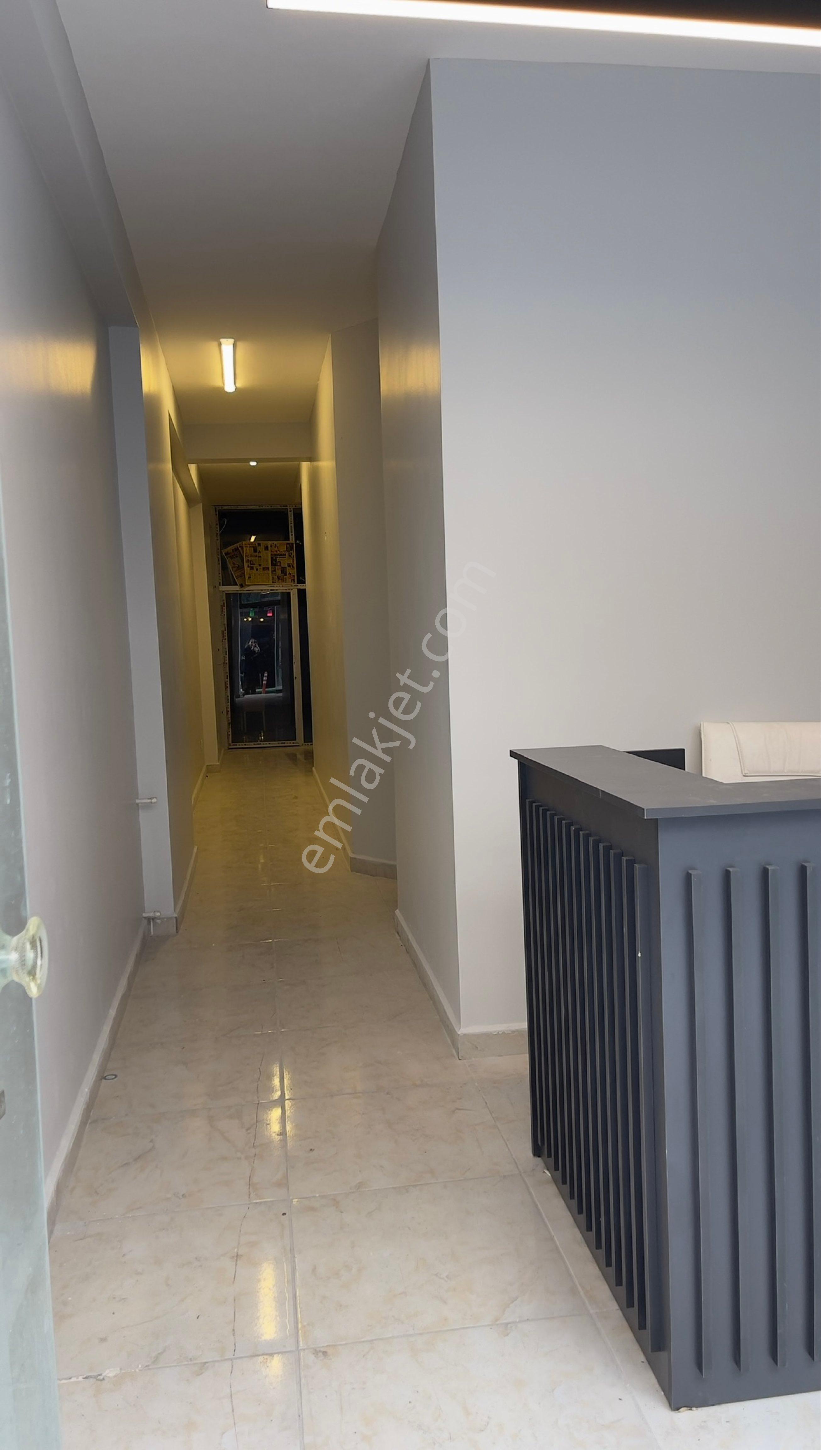 Ebuziya Caddesine Yakın Düz Giriş Bakımlı Kiralık Boş Dükkan - Görsel 2