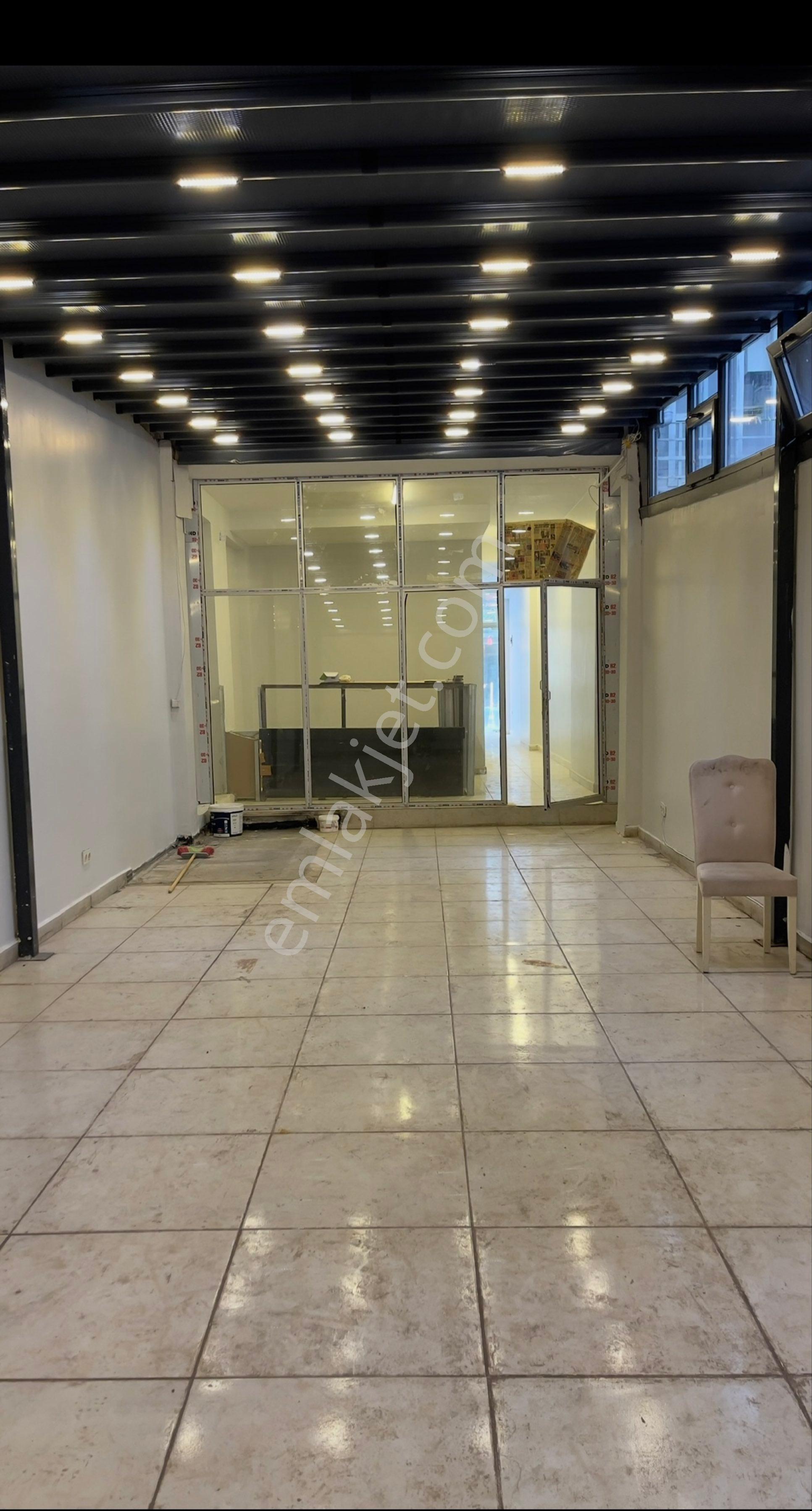 Ebuziya Caddesine Yakın Düz Giriş Bakımlı Kiralık Boş Dükkan - Görsel 9