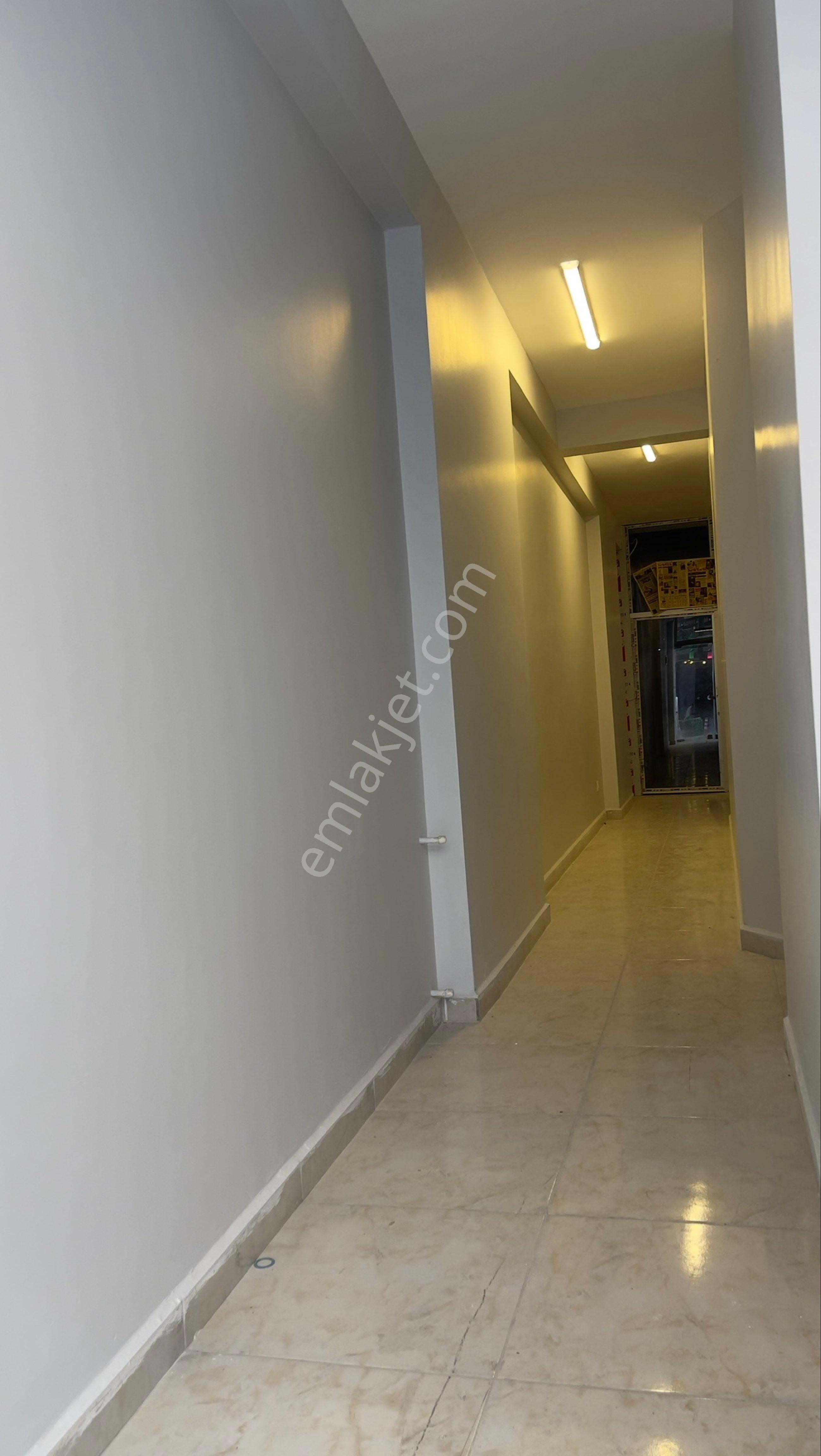 Ebuziya Caddesine Yakın Düz Giriş Bakımlı Kiralık Boş Dükkan - Görsel 3
