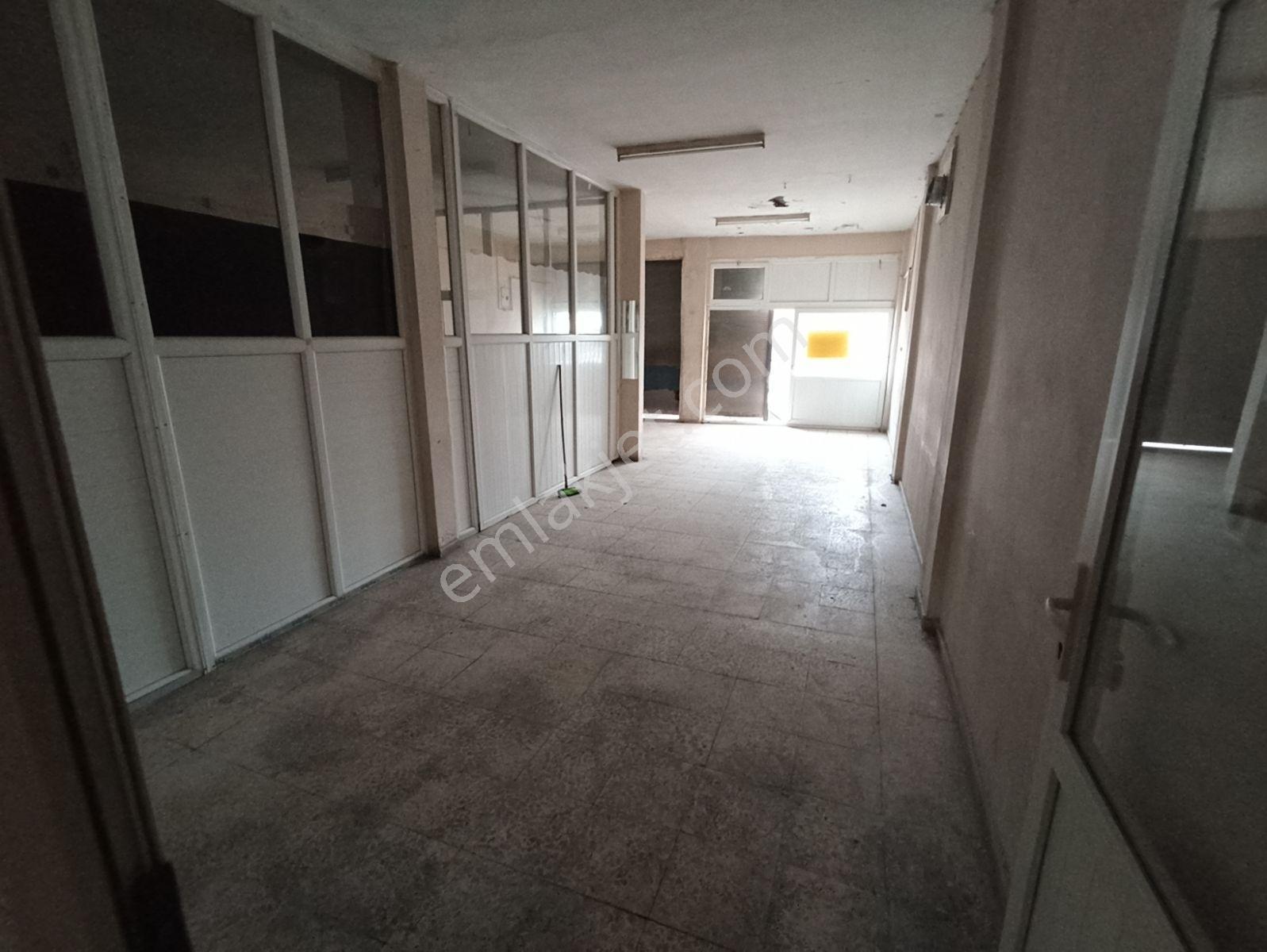 Kozan Yolu Üzerinde Ali Baba Sut Karşısı 150 M Kiralık İşyeri