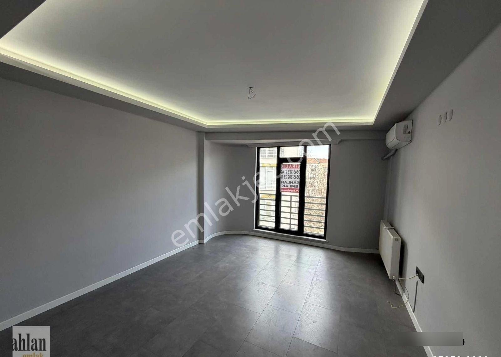 Şahlan Emlaktan Kiralık Çarşıda Arakat Daire - Görsel 5