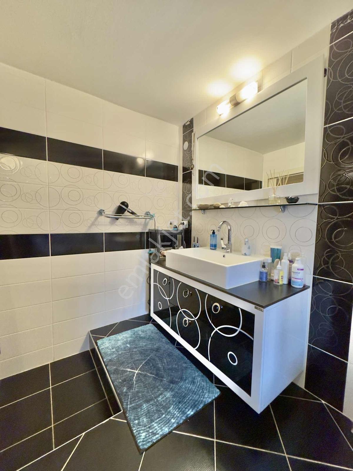 Güzelobada Deniz Manzaralı Satılık Daire 4+1 200m2 - Görsel 2