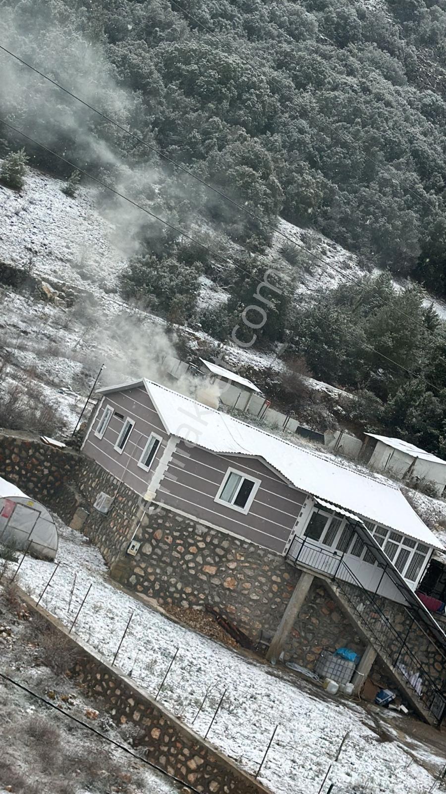 Sahibinden 1030 M2 Bahçe Üzerinde Ev,sera Ve Büyük Kümes! Kurulu Düzen!