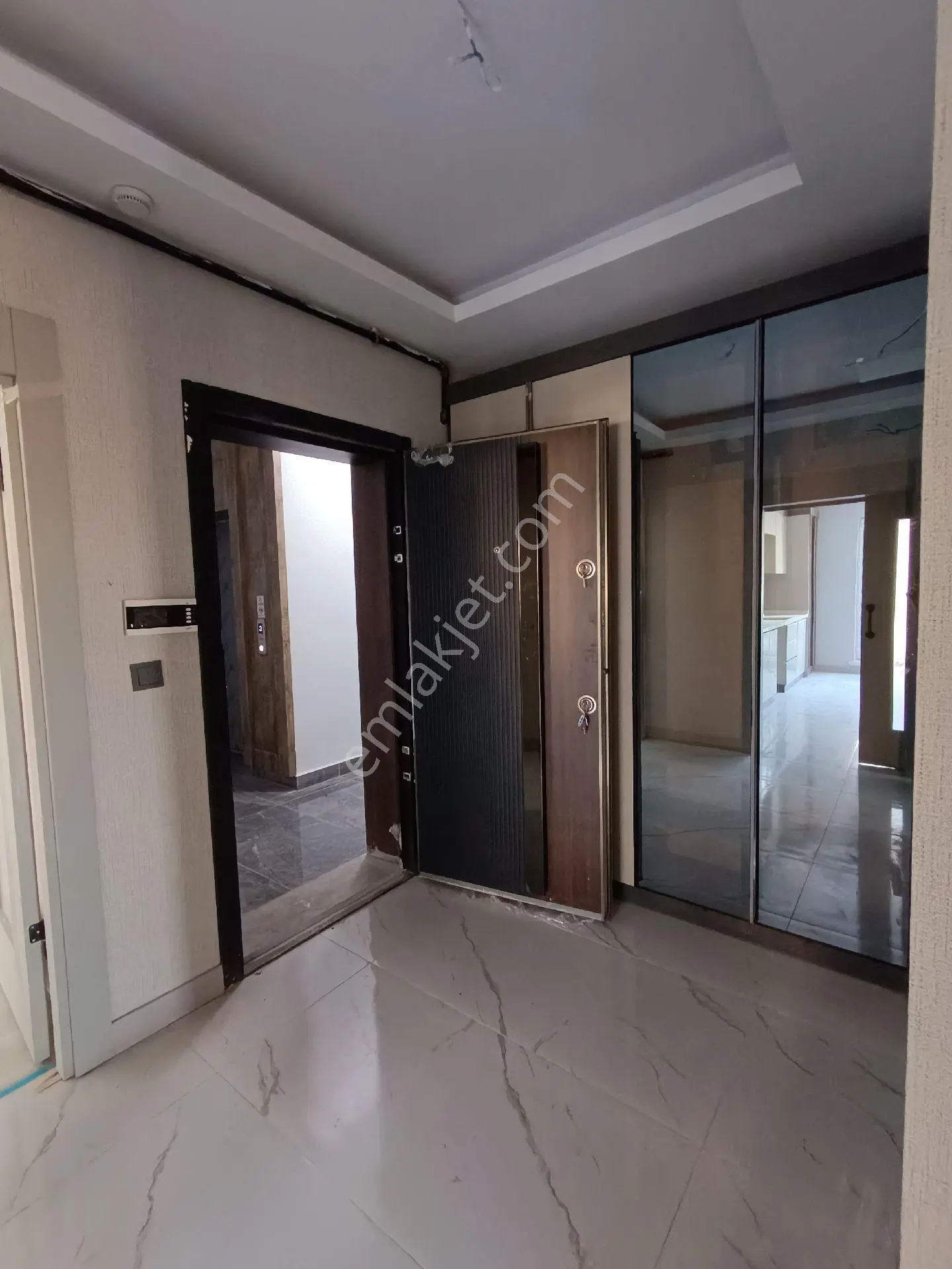 Sahibinden Memura Kiralık Sıfır Binada Asansörlü Duvar Kağıtlı 3+1 Daire - Görsel 2