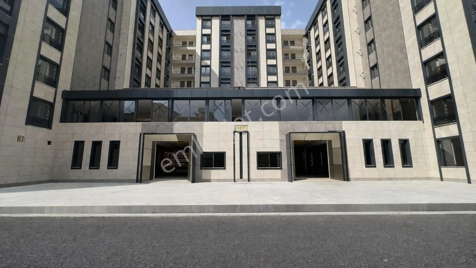 Cb Acar'dan Sırrın Ana Yolda Merit Park'ta Satılık Ön Cephe 1+1 - Görsel 2
