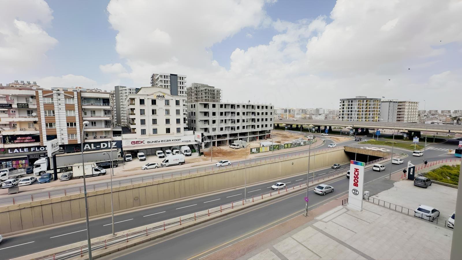 Cb Acar'dan Sırrın Ana Yolda Merit Park'ta Satılık Ön Cephe 1+1 - Görsel 14