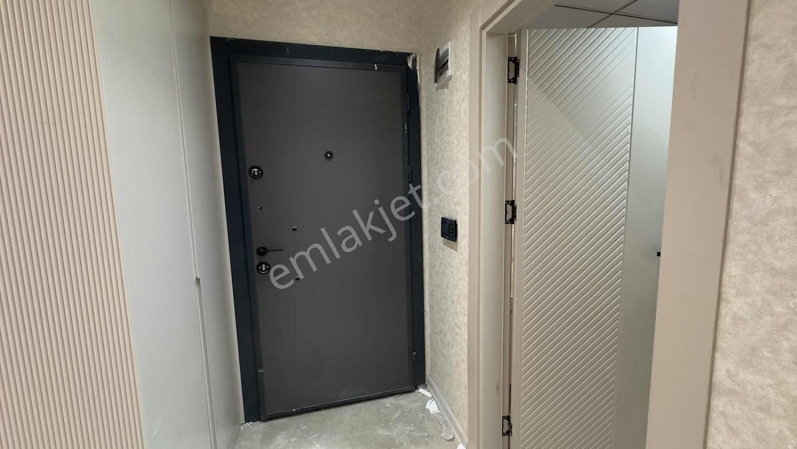 Cb Acar'dan Sırrın Ana Yolda Merit Park'ta Satılık Ön Cephe 1+1 - Görsel 7