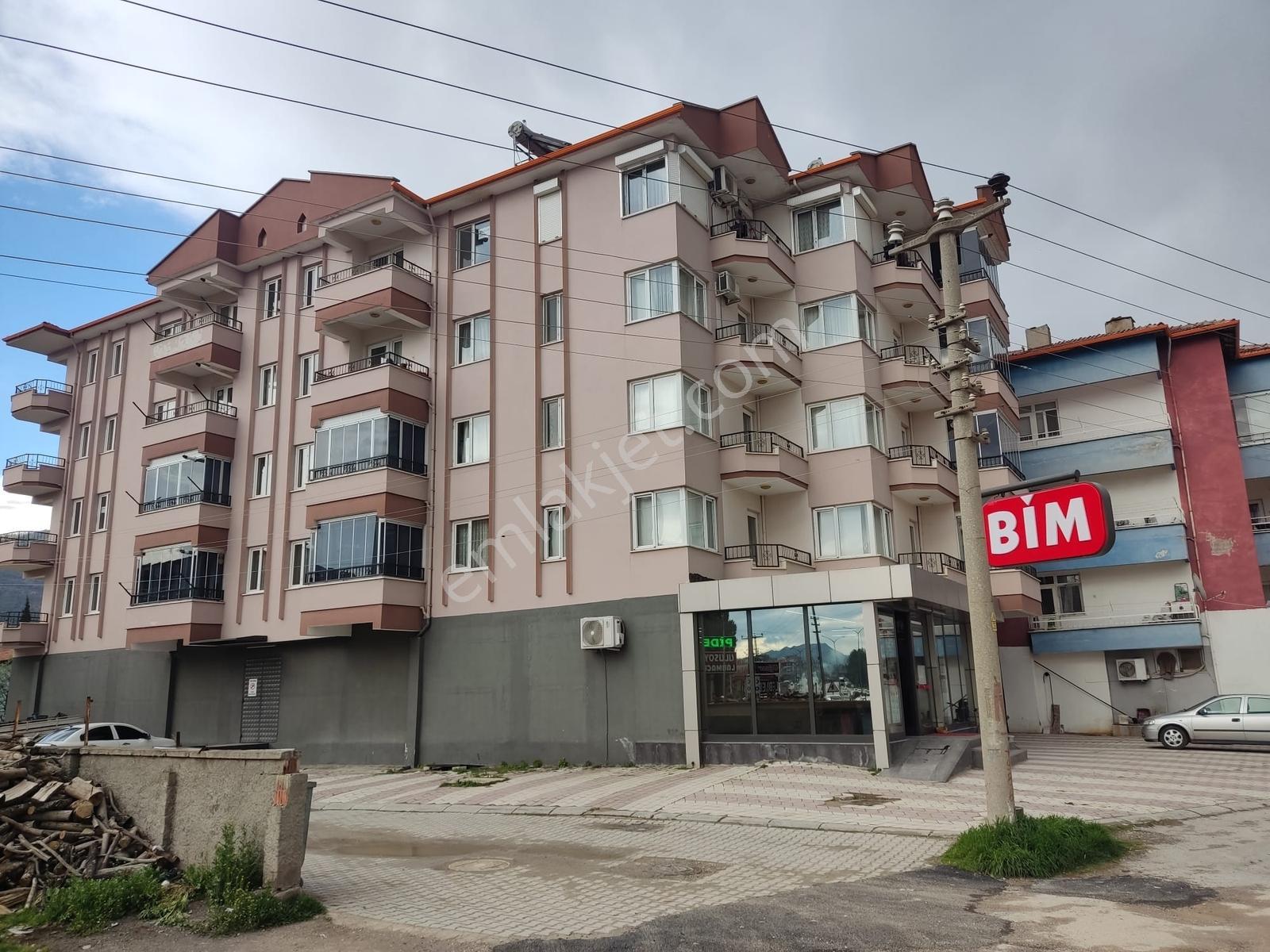 İstanbul Yolu Kenarında 3+1 Geniş Ve Temiz Daire