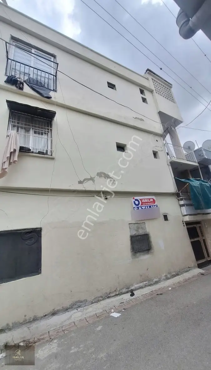 Yeşil Evler Petek Pastanesi Karşi Satlık 3. Katlı Mustakil Ev