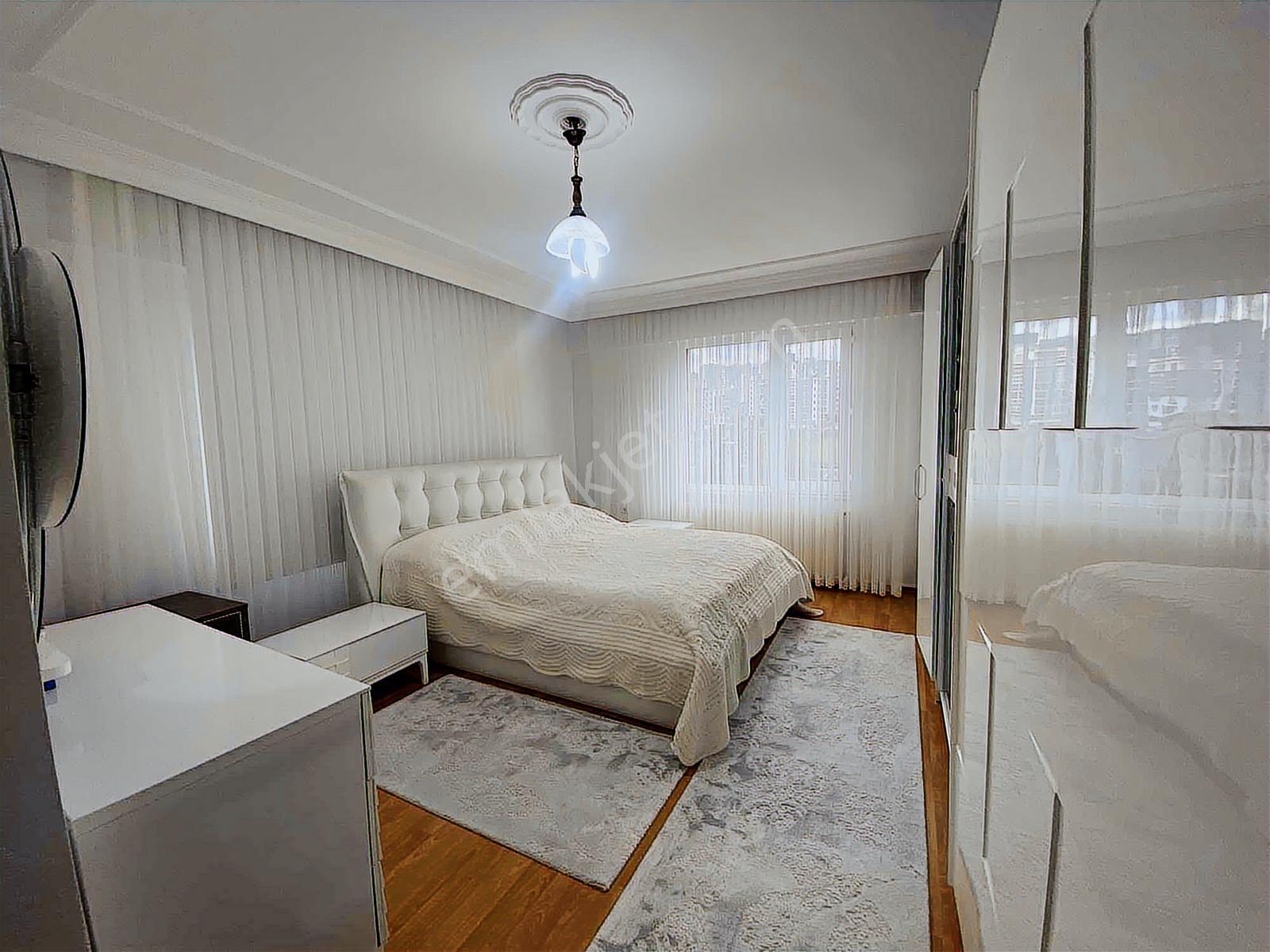 Esenevler Mahallesi Net 150 M2 Tramvaya Çok Yakın Satılık Daire - Görsel 18