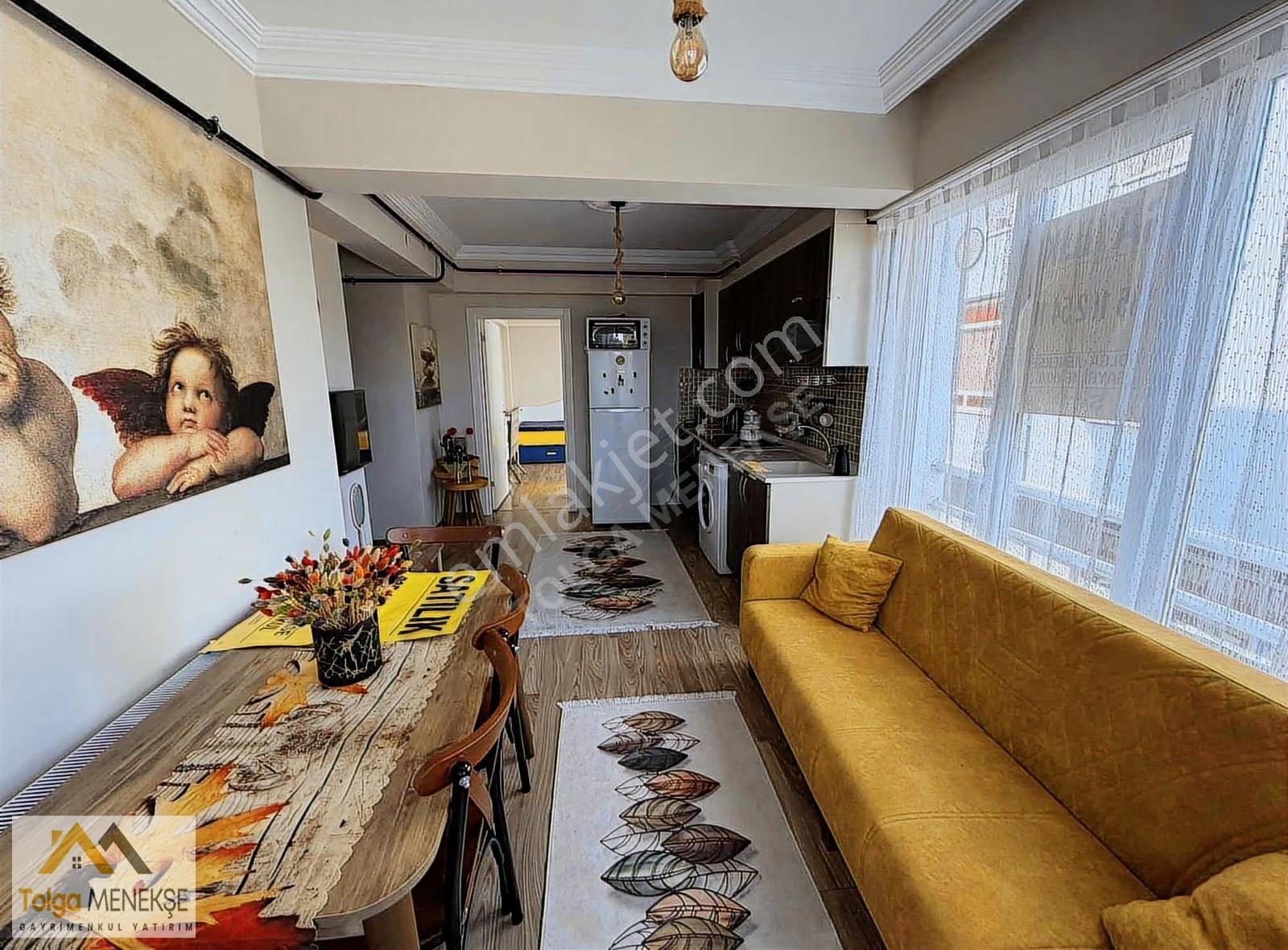 Kumbağ'da Cadde Üstü 60m2 İskanlı Denize 200 Mt 1+1 Daire