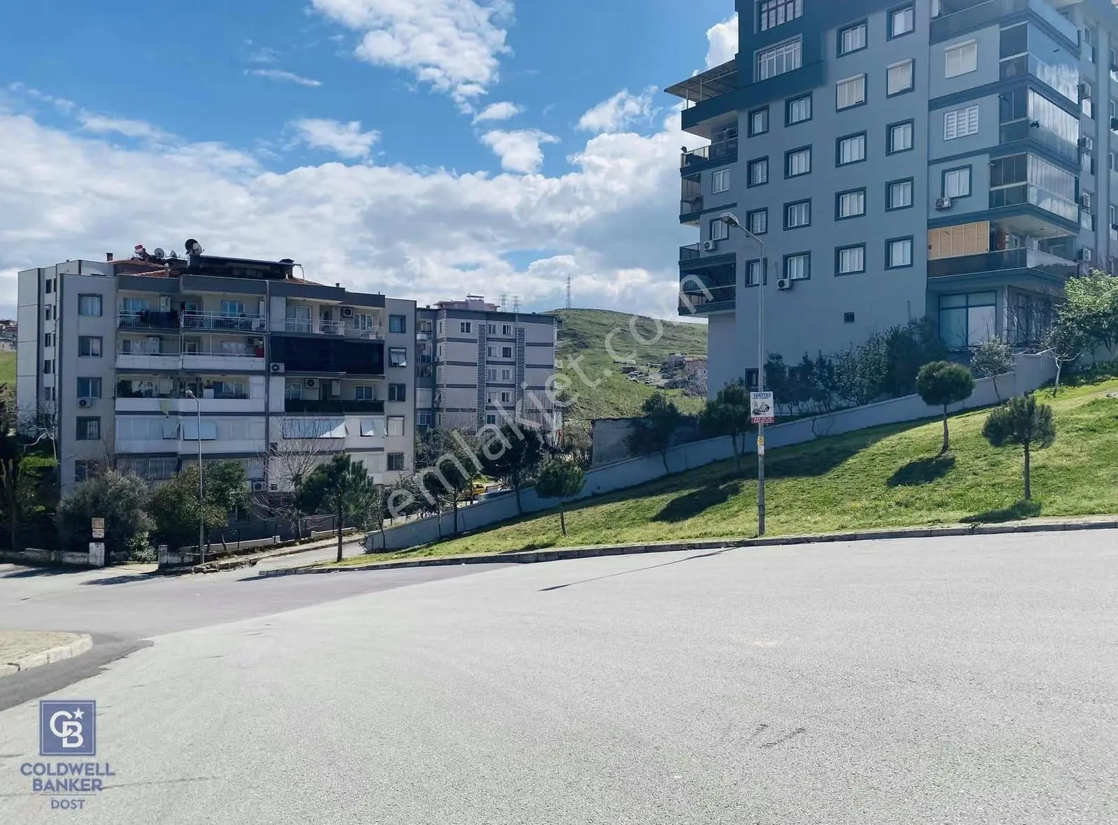 Eskiizmirde Site İçerisinde Asansörlü Satılık Daire