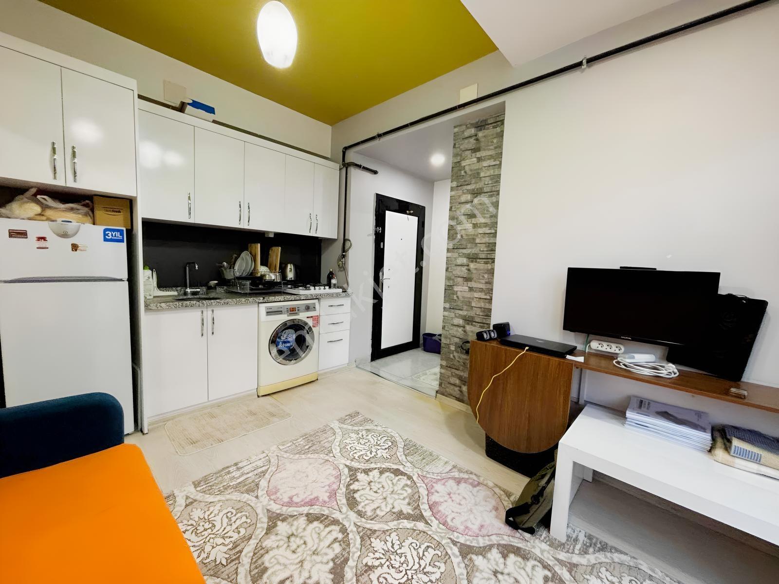Remax Yeni'den Harika Konumlu Eşyalı Balkonlu Kiralık 1+1 Daire - Görsel 7