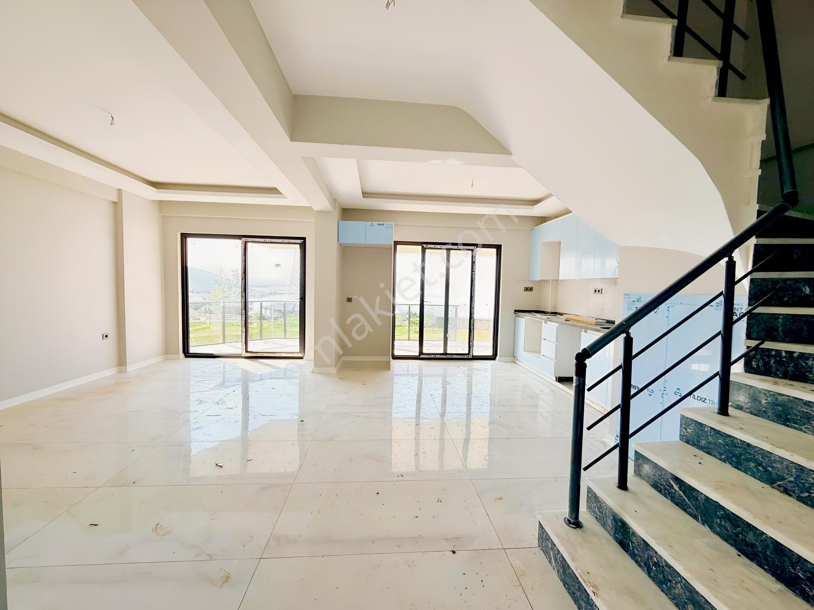 Gemlik Kurşunlu'da Eşsiz Deniz Manzaralı En Ön Köşe Konum Villa - Görsel 13