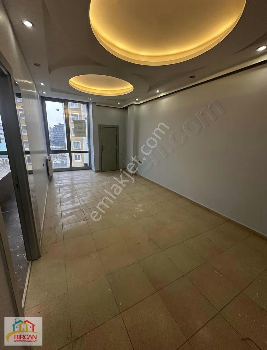 Güneydoğu İş Merkezi'nde Kiralık Ofis Dükkan
