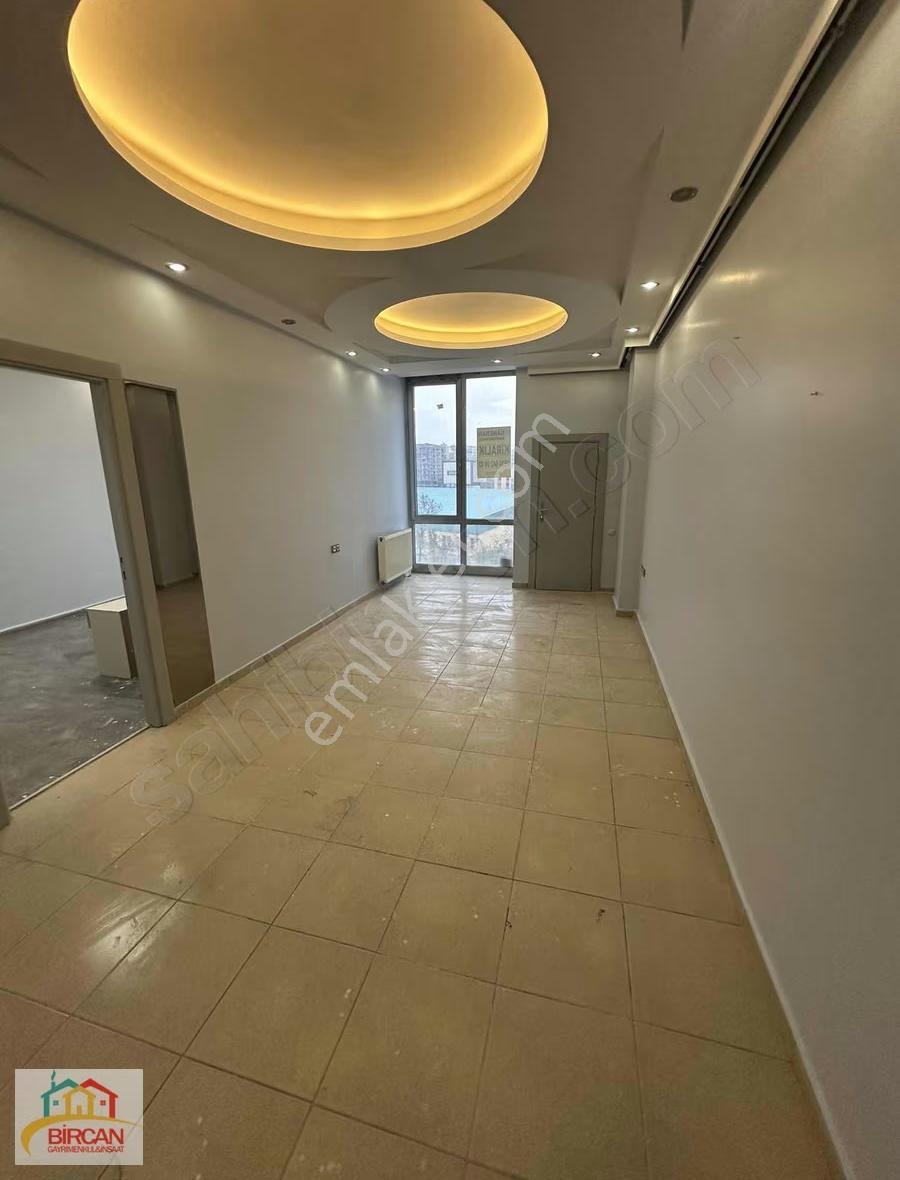 Güneydoğu İş Merkezi'nde Kiralık Ofis Dükkan - Görsel 16