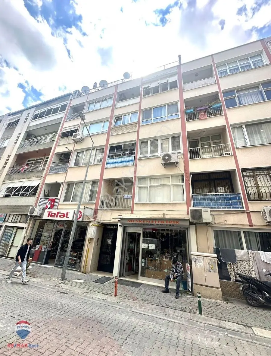 62 Karşıyaka Merkez'de Sahil Ve Çarşı Yakını Satılık Daire