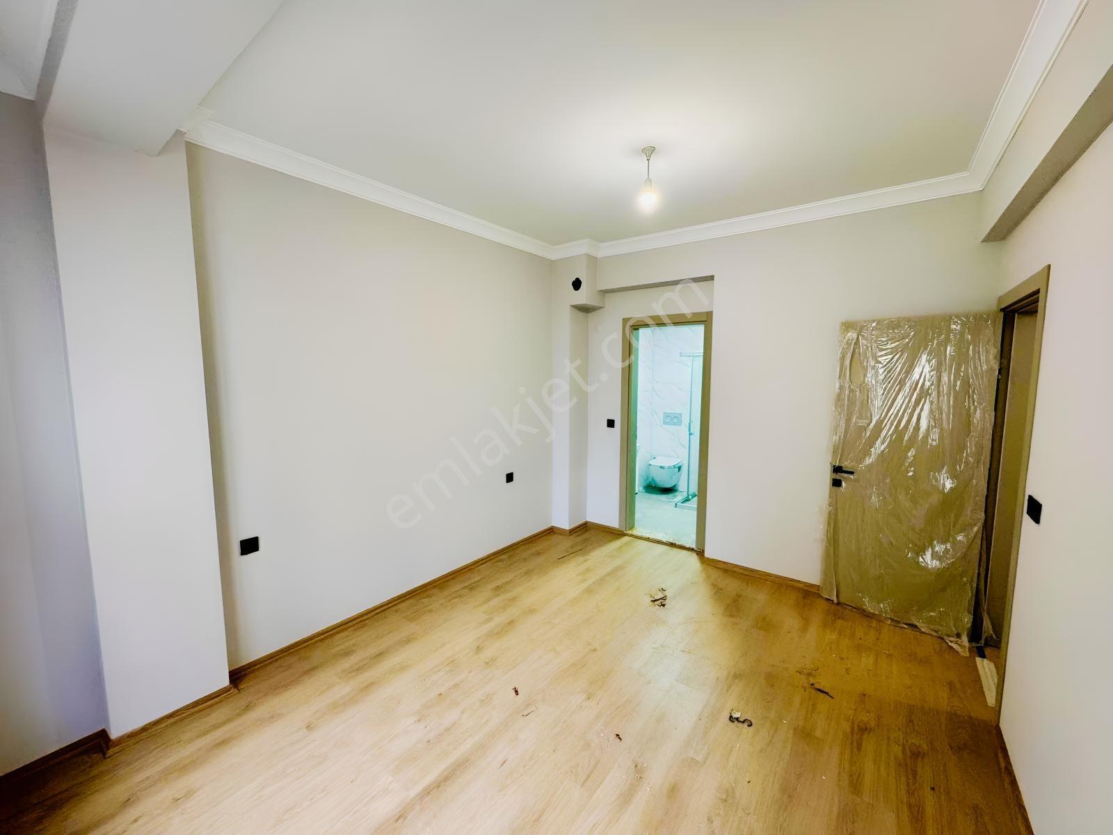 Kuşadası Davutlar'da Havuzlu Kapalı Otoparklı Satılık 2+1 Daire - Görsel 3