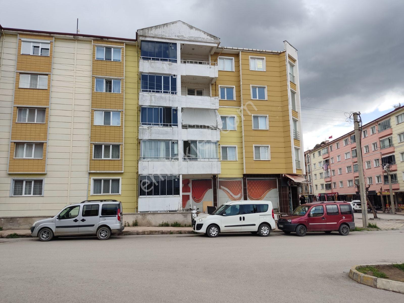 Yeni Mahalle'de Ana Cadde Üzerinde 3+1 Geniş Kiralık Daire