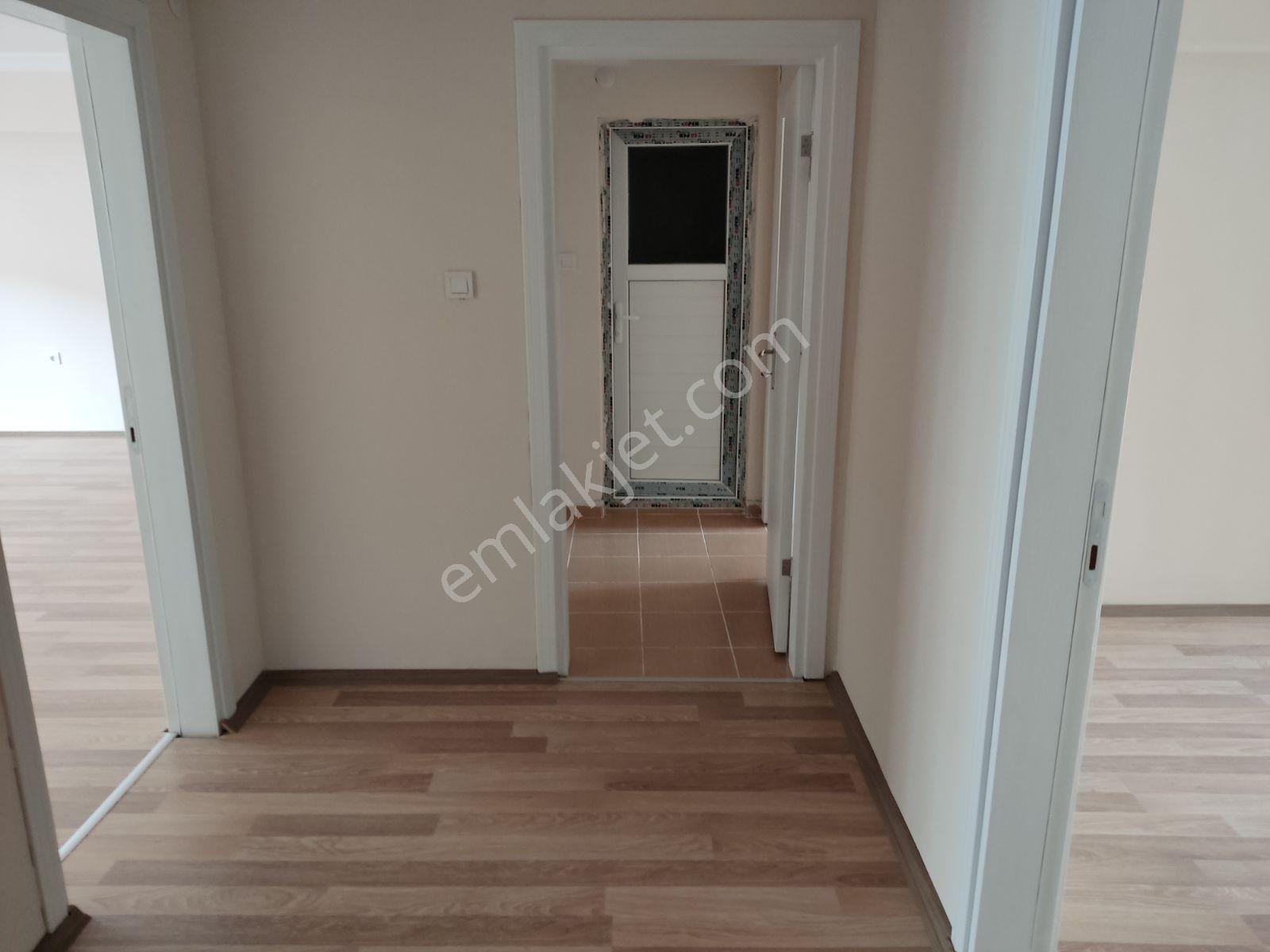 Yeni Mahalle'de Ana Cadde Üzerinde 3+1 Geniş Kiralık Daire - Görsel 26