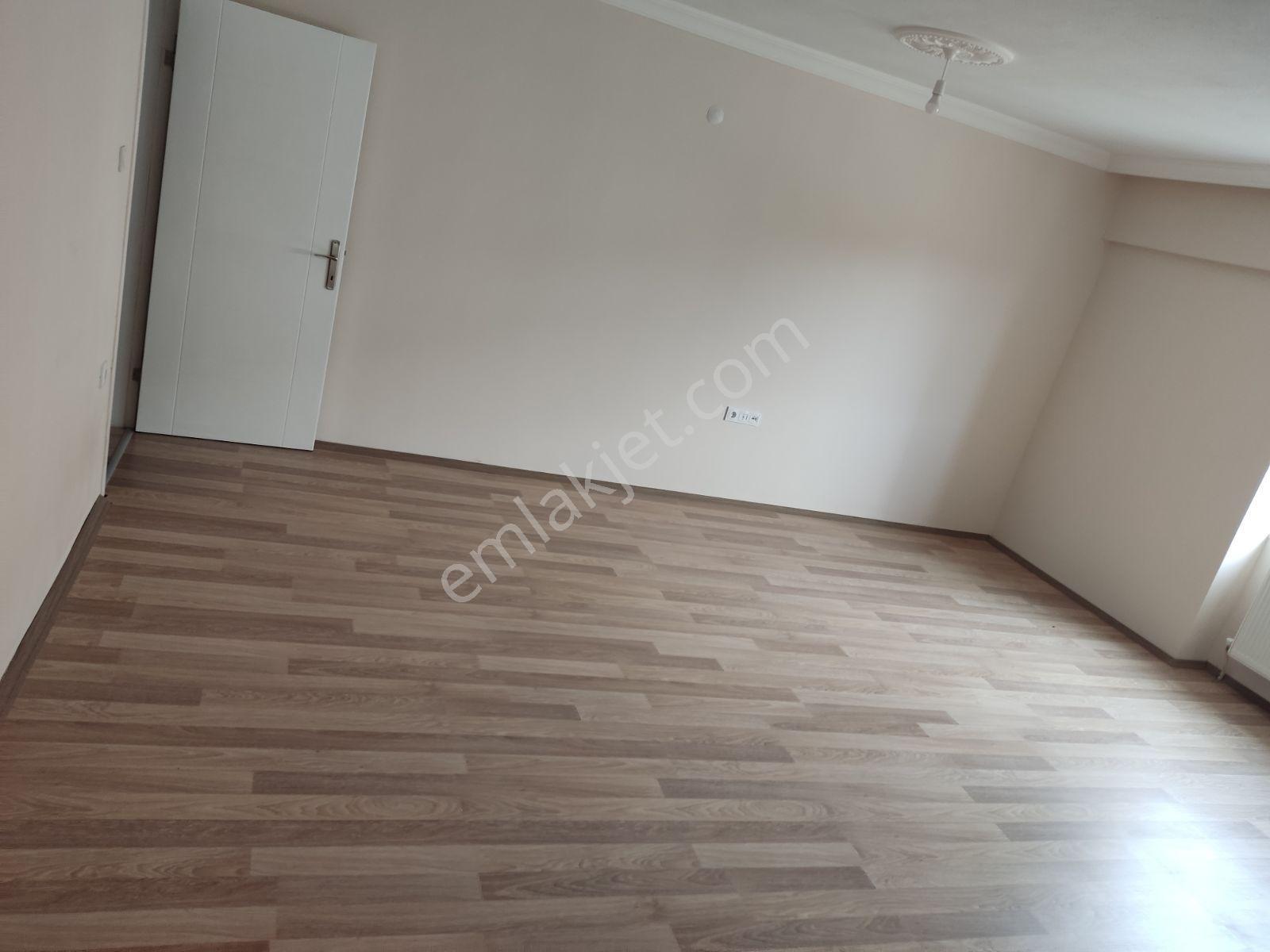Yeni Mahalle'de Ana Cadde Üzerinde 3+1 Geniş Kiralık Daire - Görsel 13