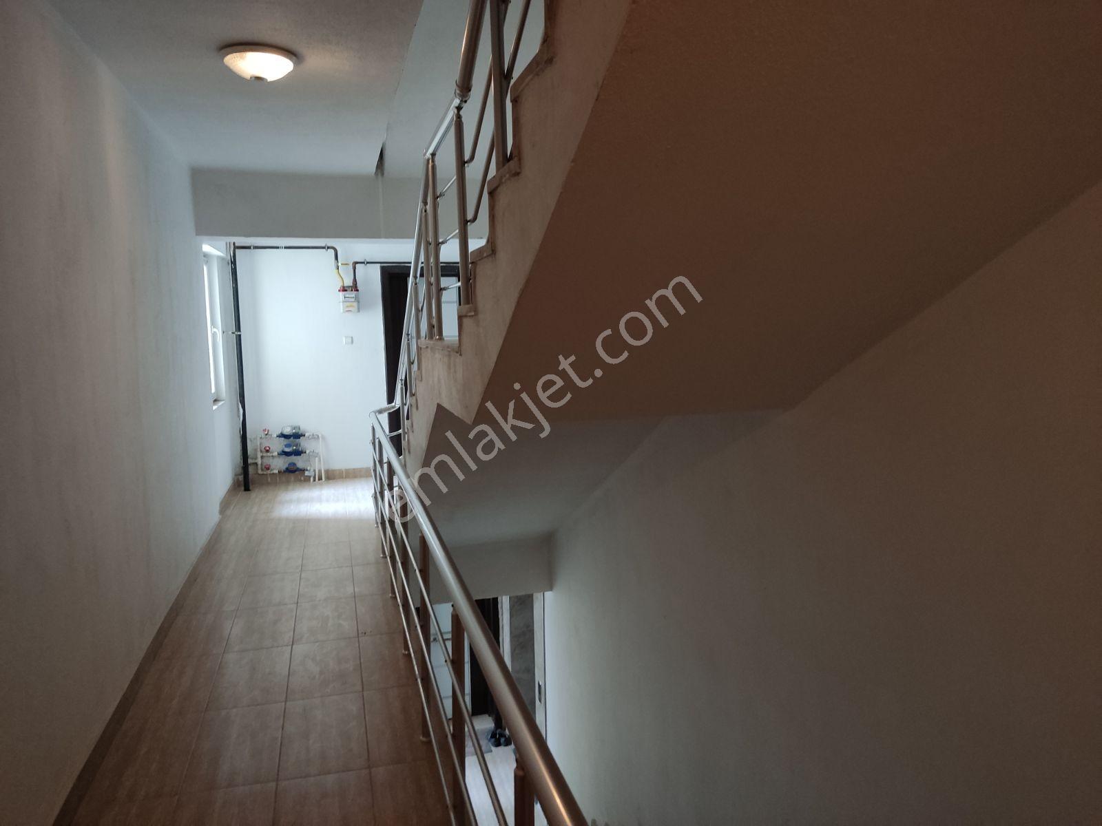 Yeni Mahalle'de Ana Cadde Üzerinde 3+1 Geniş Kiralık Daire - Görsel 31