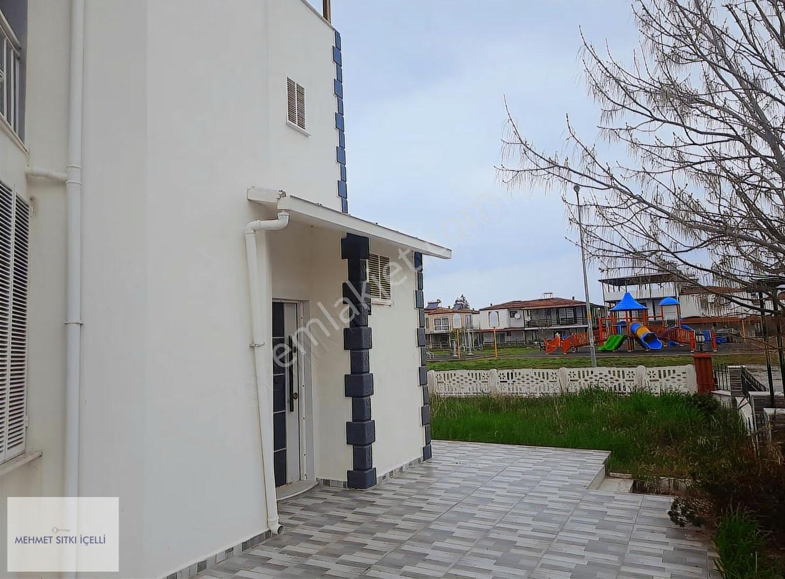 Denize 300 M Güzelçamlı Tire Kalamaki Sitesinde Köşe Villa - Görsel 12