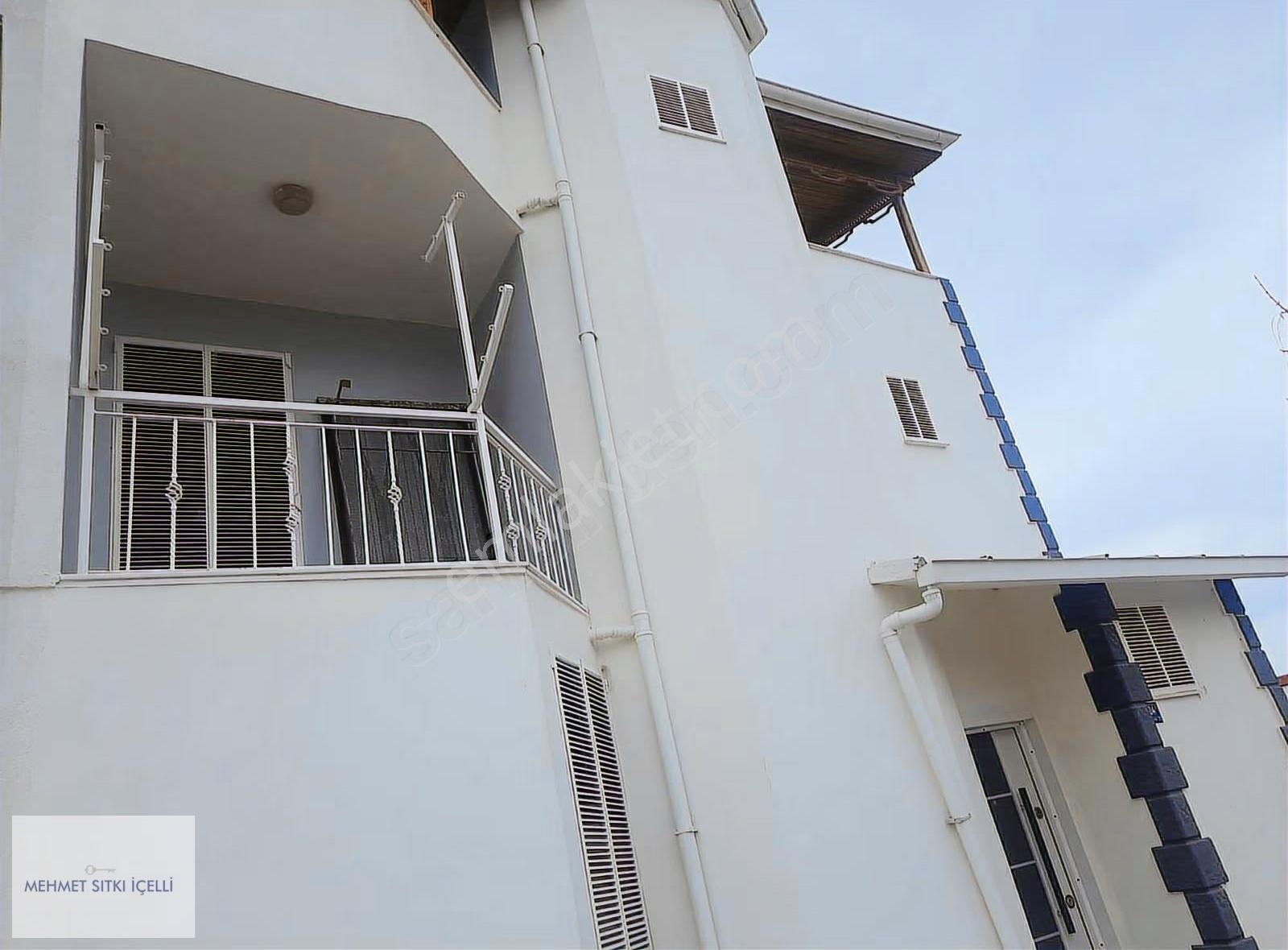 Denize 300 M Güzelçamlı Tire Kalamaki Sitesinde Köşe Villa - Görsel 7