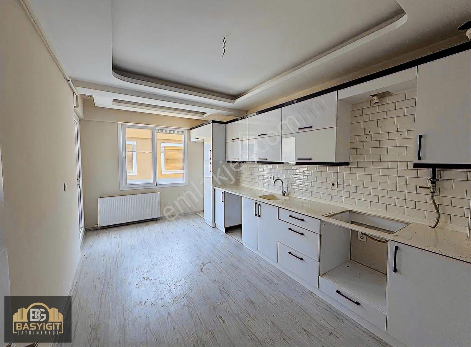 Hürriyet Mah.3.kat-2+1,95m2 Asansörlü,otoparklı Kiralık Daire