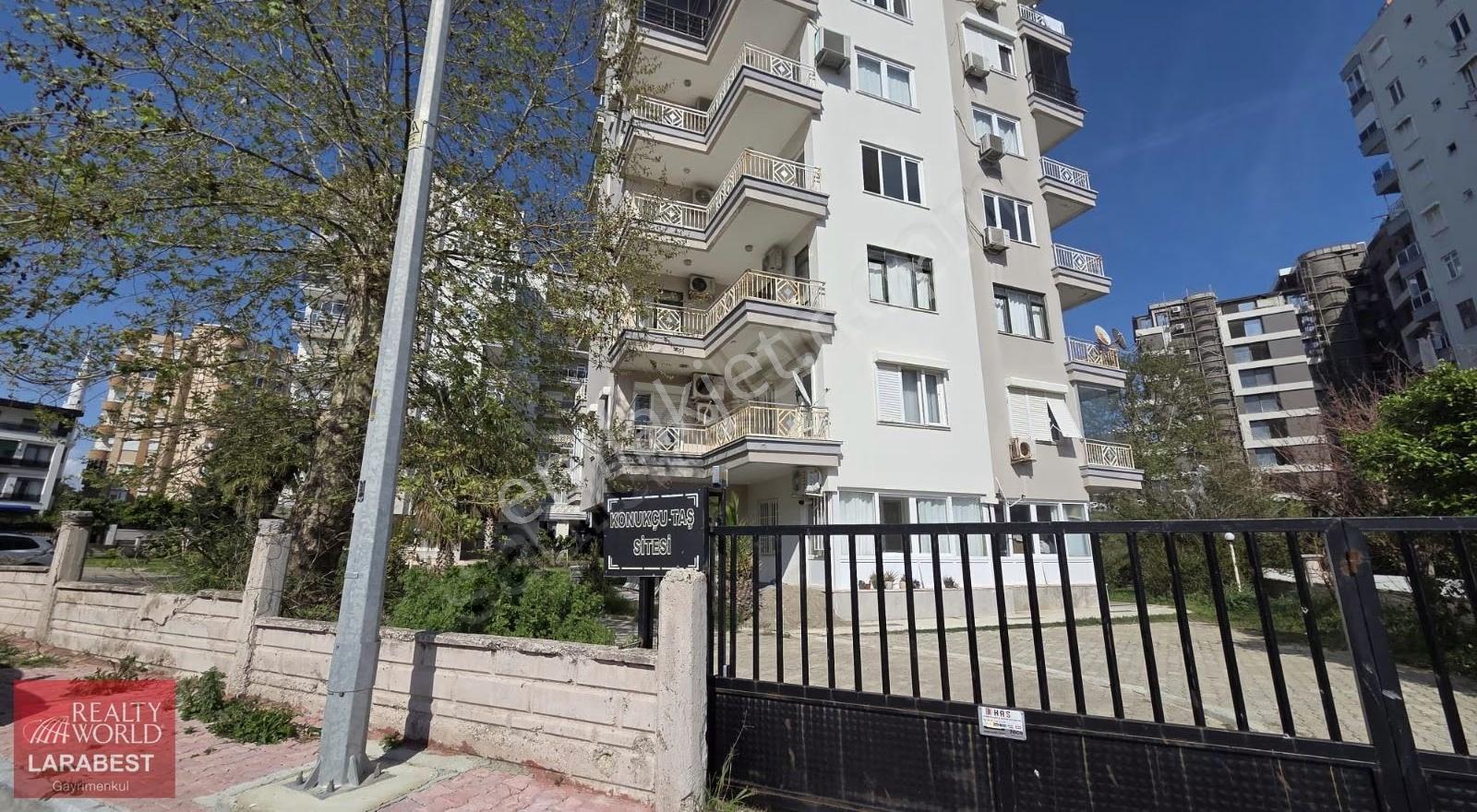 Güzeloba'da Karpuz Kaldıran Yakını Satılık 1+1 Bahçe Katı Daire