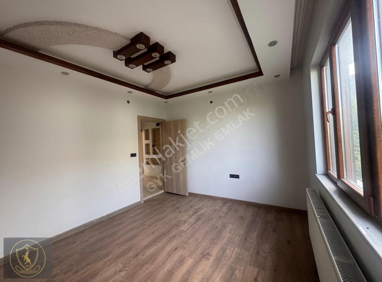 Gemlik Umurbeyde Bahçeli 5+1 Tripleks Müstakil Villa - Görsel 14